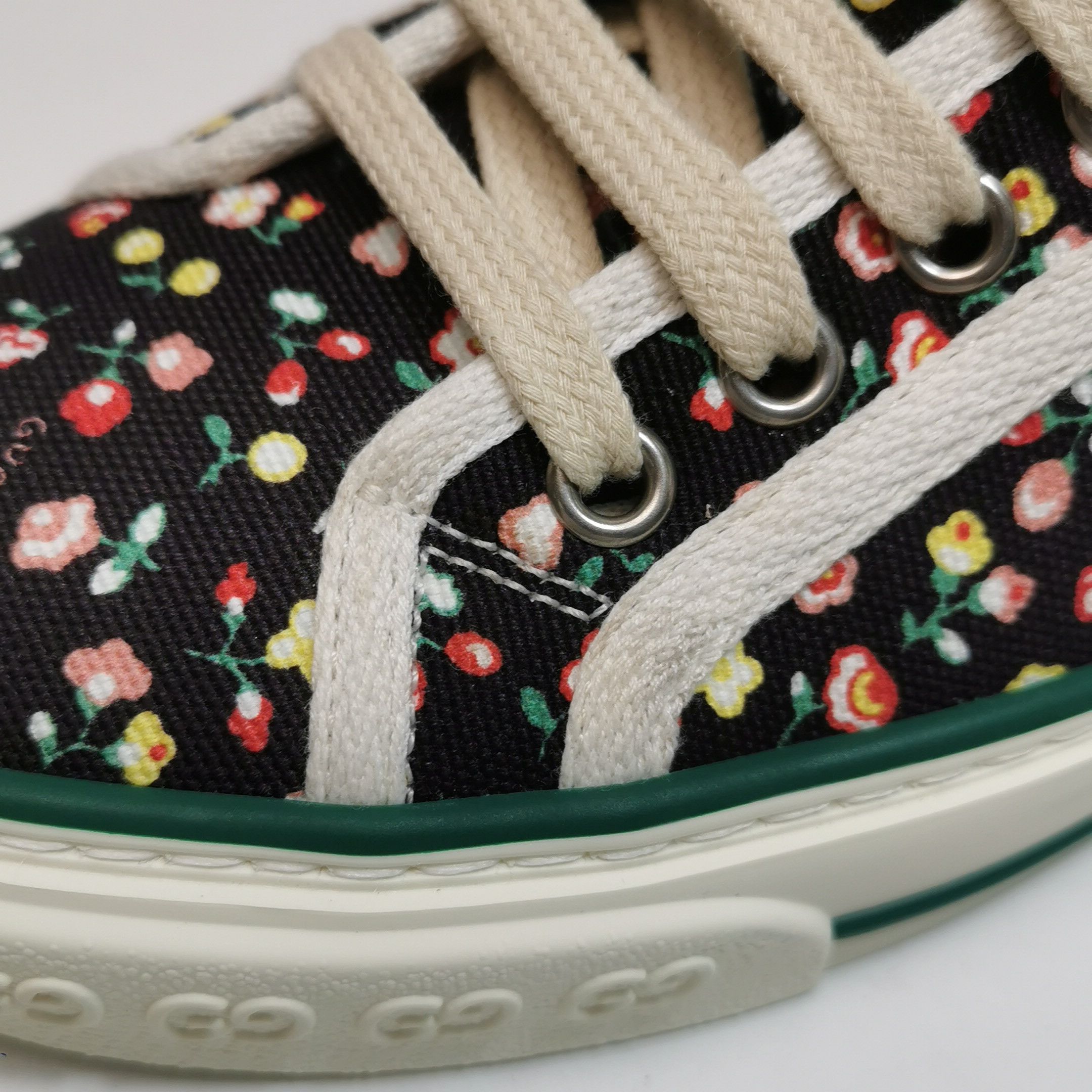 Gucci Gucci Women 6 Lowtop Sneakers Size US 6 / IT 36 - 7 Thumbnail
