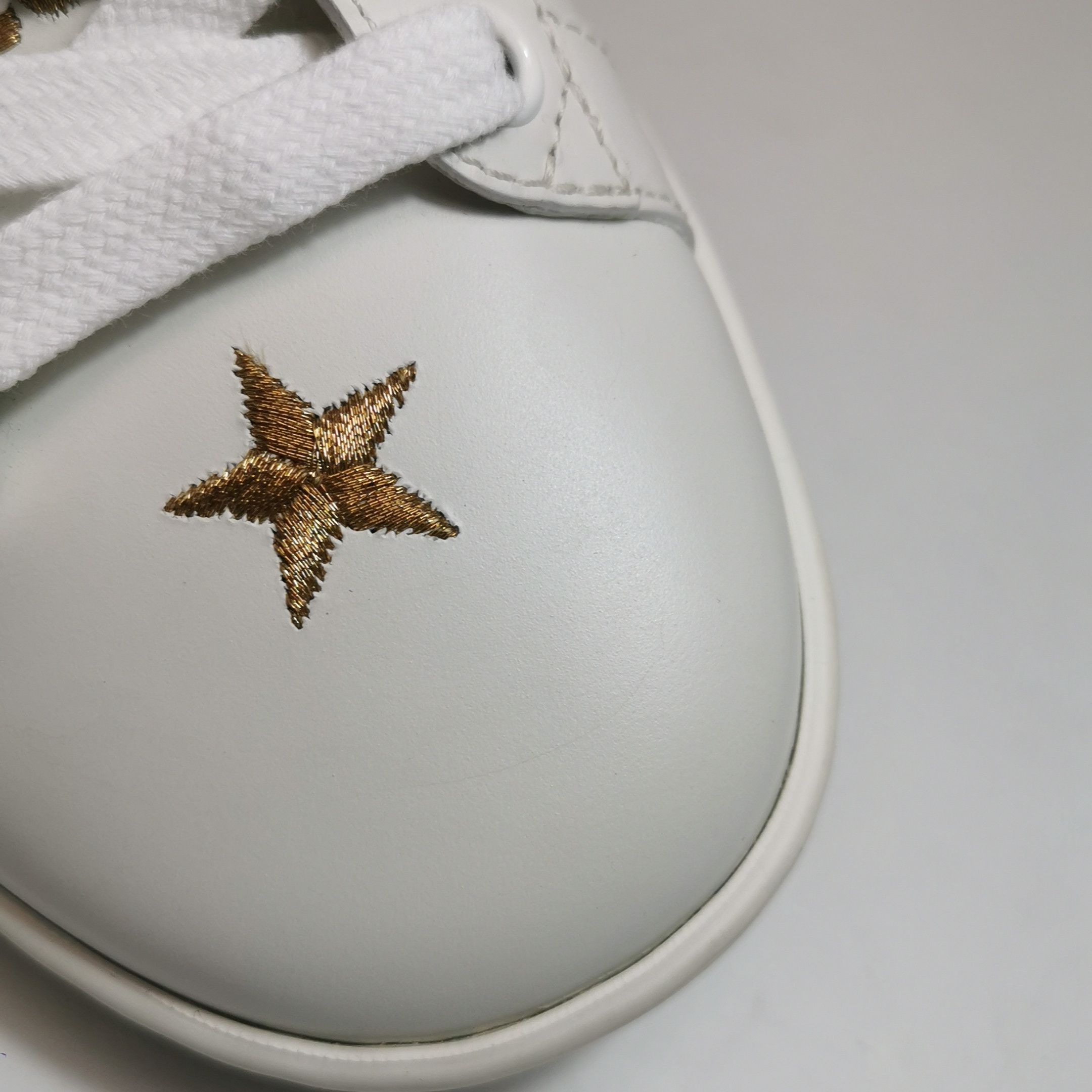Gucci Gucci Women 7-5 Lowtop Sneakers Size US 7.5 / IT 37.5 - 7 Thumbnail