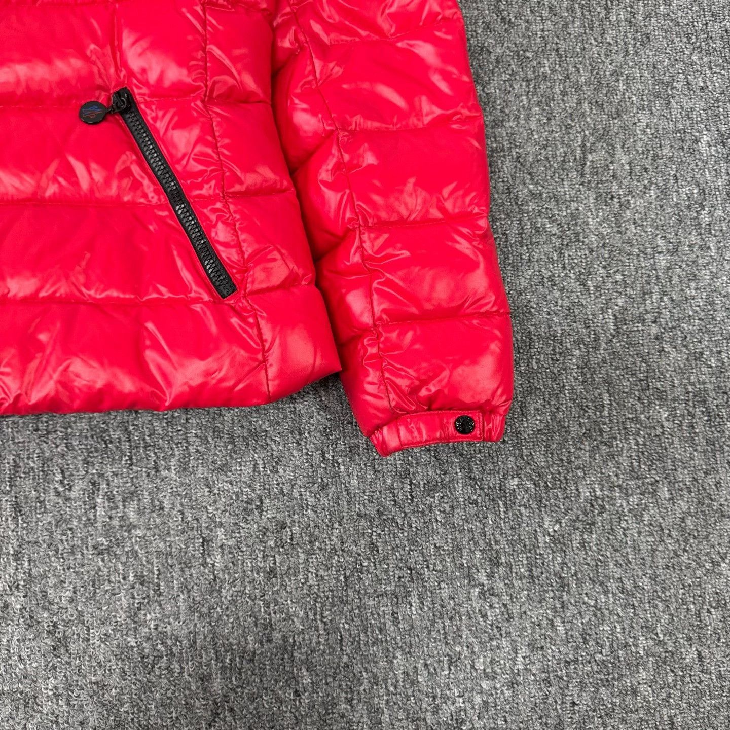 Moncler Moncler Red Hooded Down Jacket Sleeve Logo Size M / US 6-8 / IT 42-44 - 3 Thumbnail