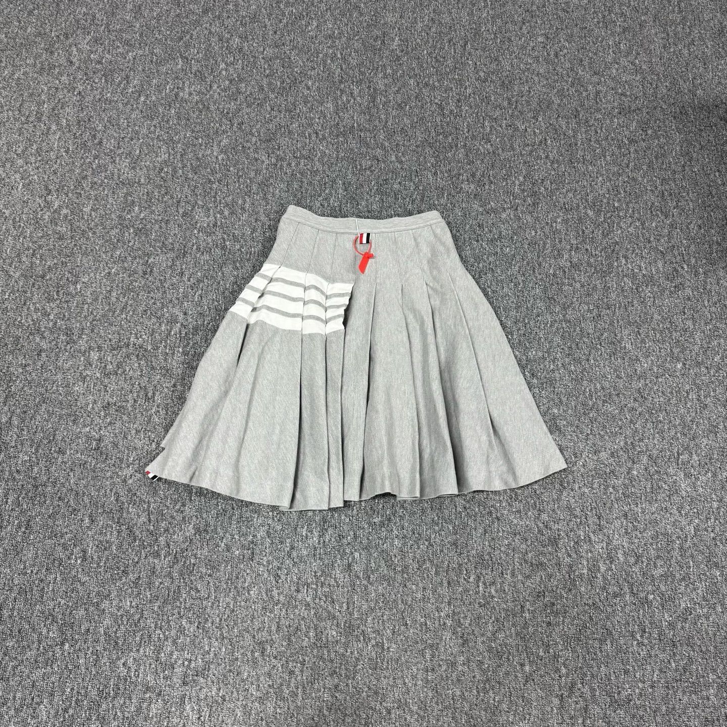 Thom Browne Thom Browne Gray 4-Bar Pleated Skirt Size 40" / US 18 - 2 Thumbnail