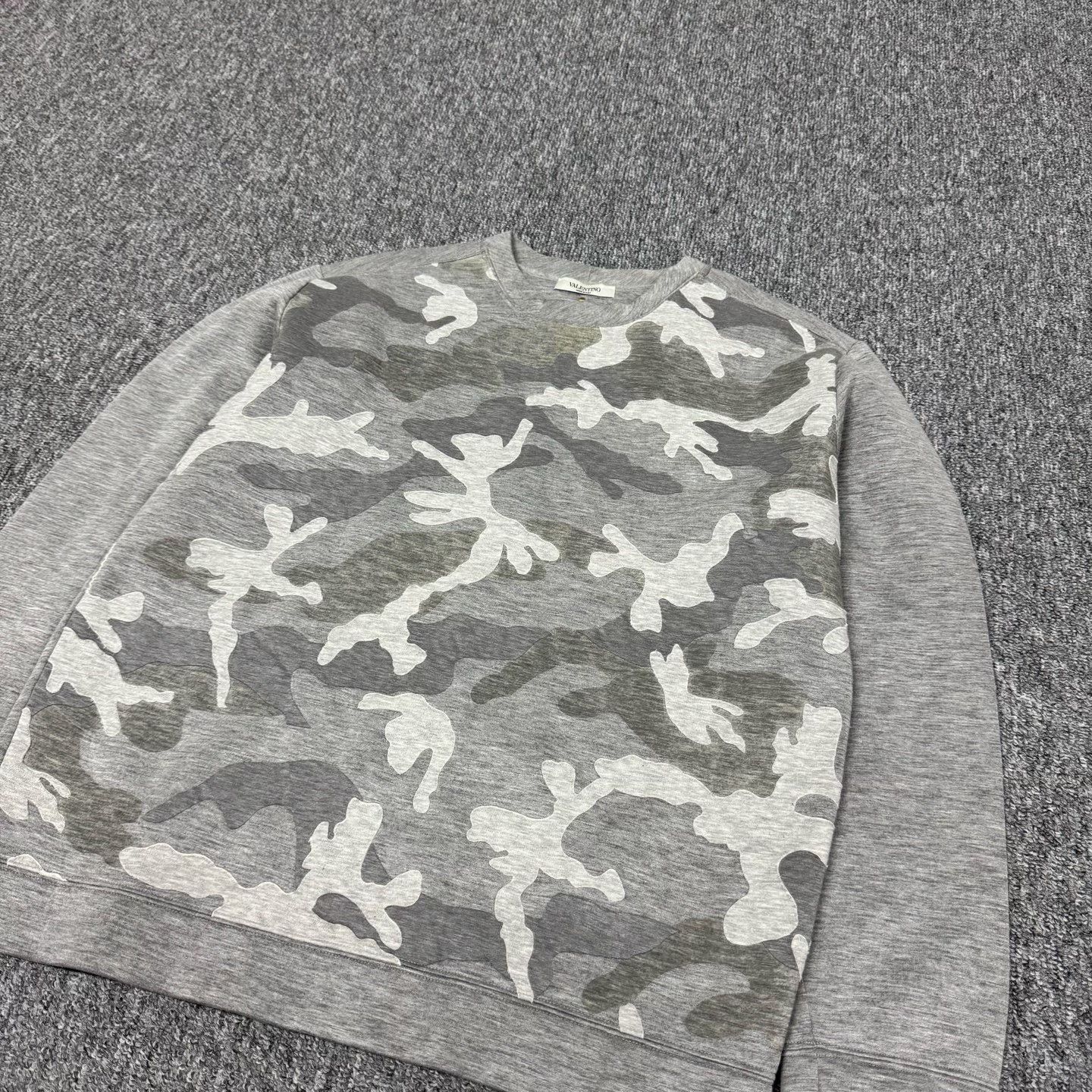 Valentino Valentino Gray Camo Crewneck Sweatshirt S Size US S / EU 44-46 / 1 - 4 Thumbnail