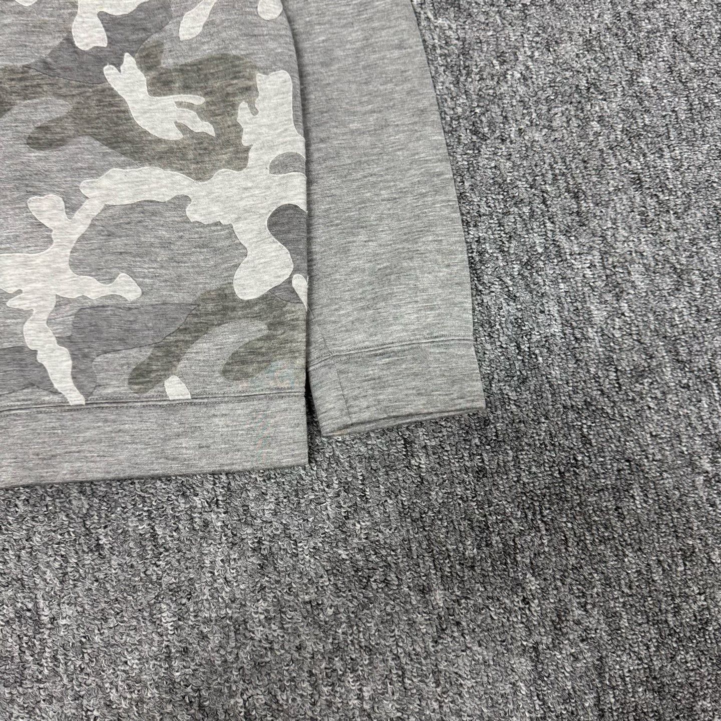 Valentino Valentino Gray Camo Crewneck Sweatshirt S Size US S / EU 44-46 / 1 - 3 Thumbnail