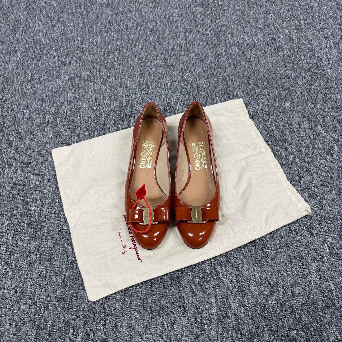 Salvatore Ferragamo Ferragamo Patent Leather Bow Low-Heel Shoes Size US 6 / IT 36 - 3 Thumbnail