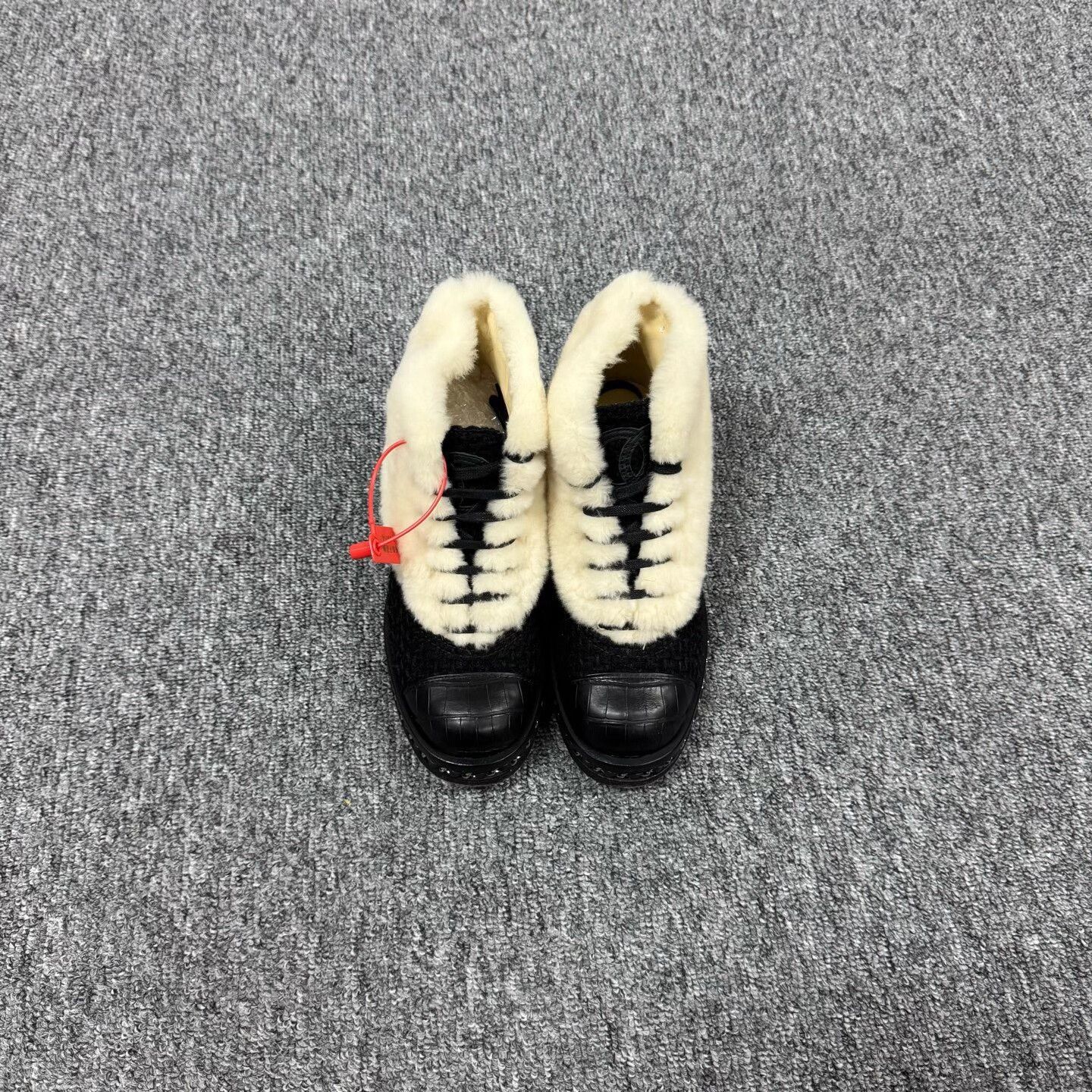 Chanel Chanel Black Chain Teddy Fur Snow Boots Size US 6 / IT 36 - 3 Thumbnail