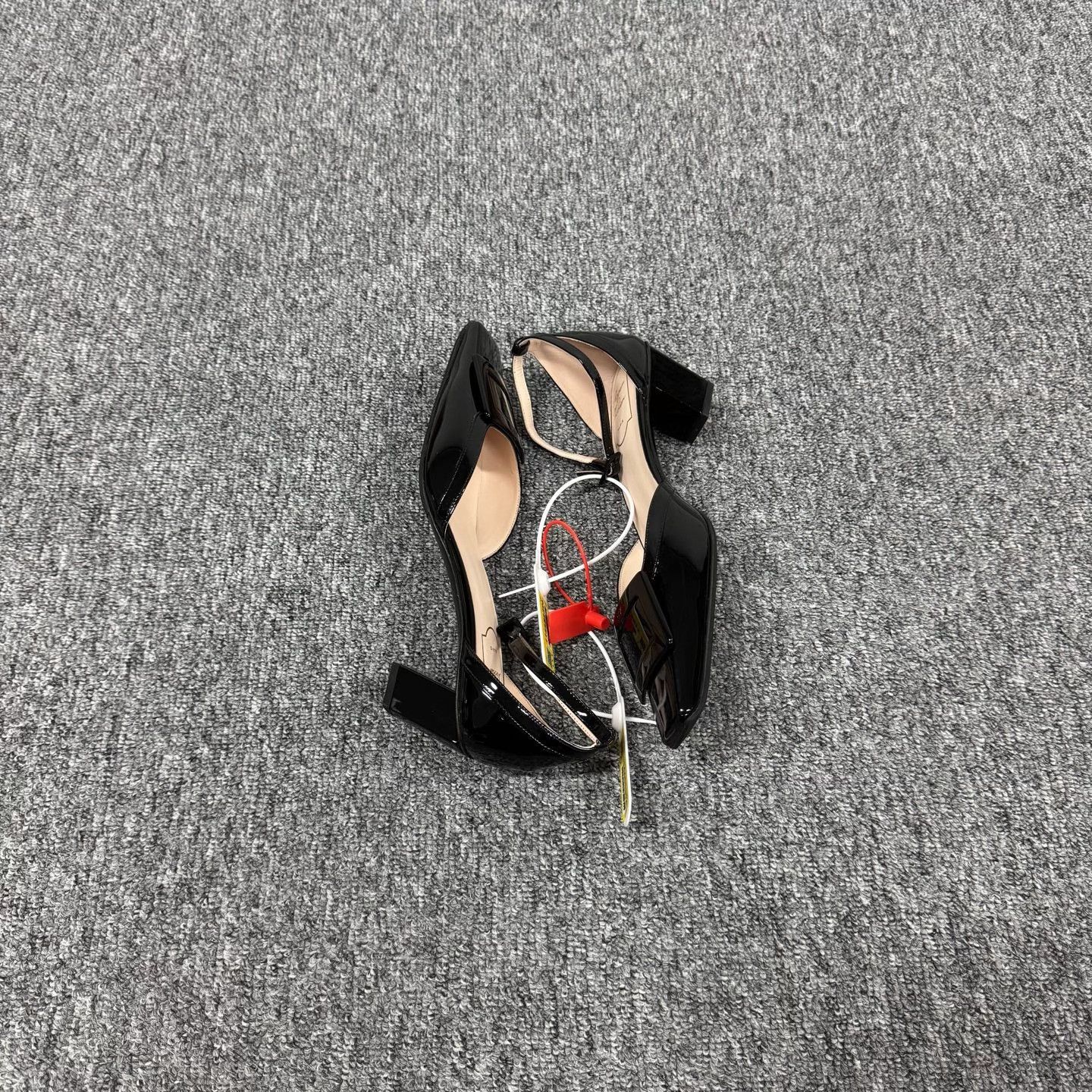 Roger Vivier Roger RV Patent Leather Square Buckle Low-Heel Sandals Size US 8 / IT 38 - 6 Thumbnail