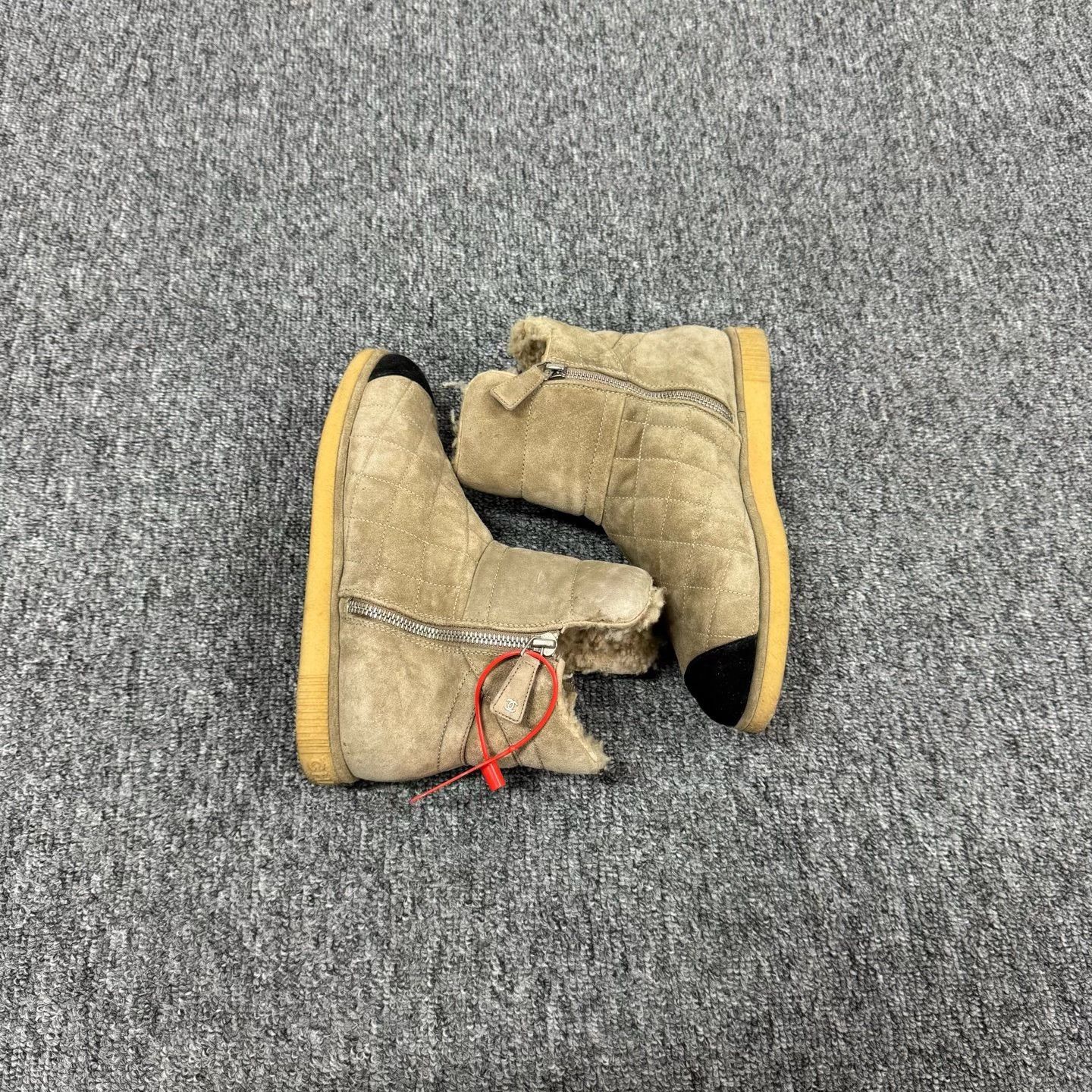 Chanel Chanel Quilted Lamb Fur Lined Short Snow Boots Size US 5.5 / IT 35.5 - 6 Thumbnail