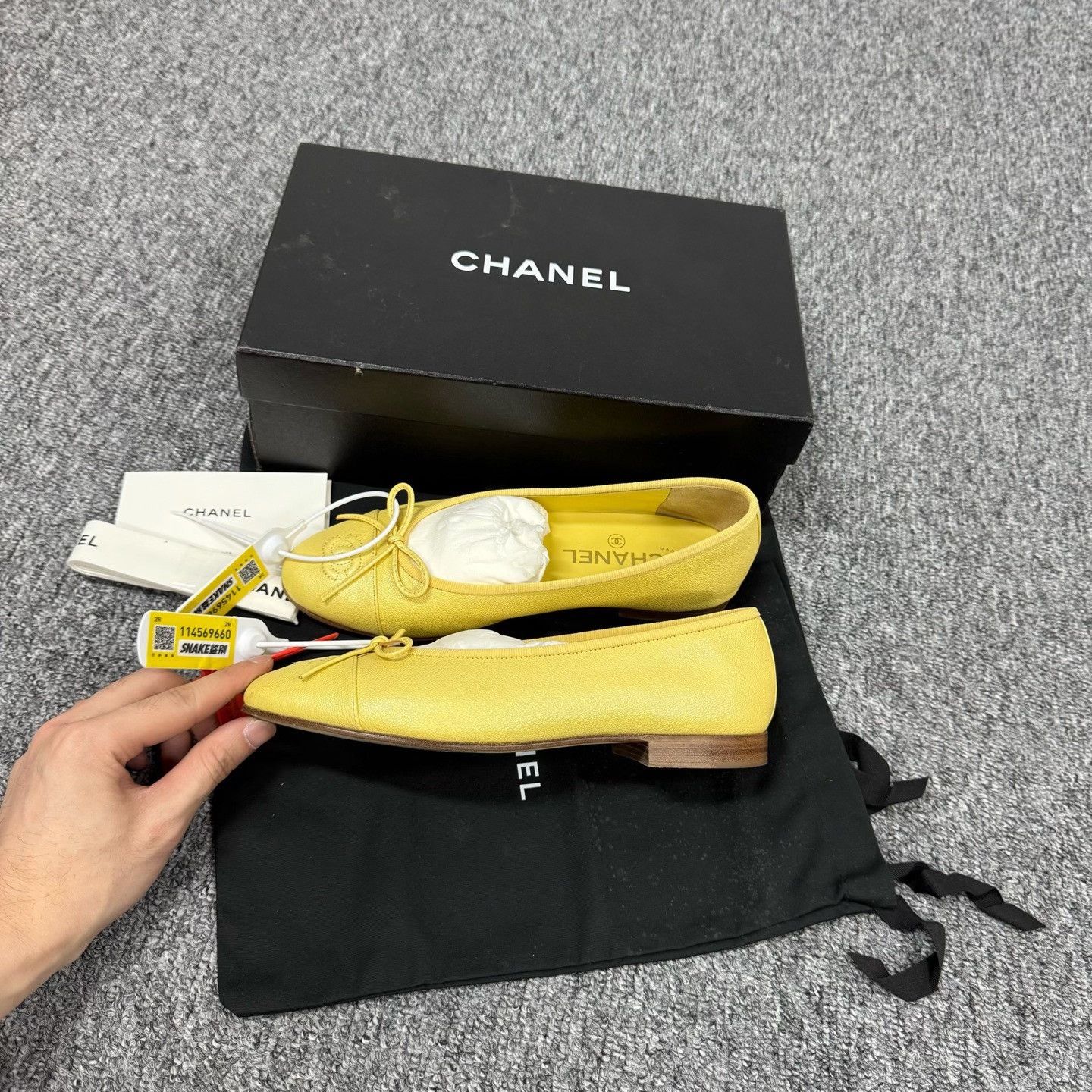 Chanel Chanel Yellow Round-Toe Bow Flat Ballet Shoes Size US 8 / IT 38 - 2 Thumbnail