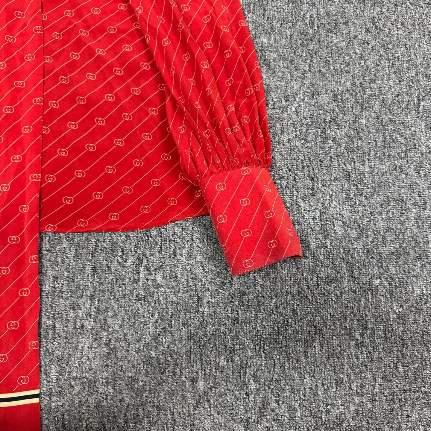 Gucci Gucci SS21 Silk Diagonal Stripe Sun Shirt Size US S / EU 44-46 / 1 - 3 Thumbnail