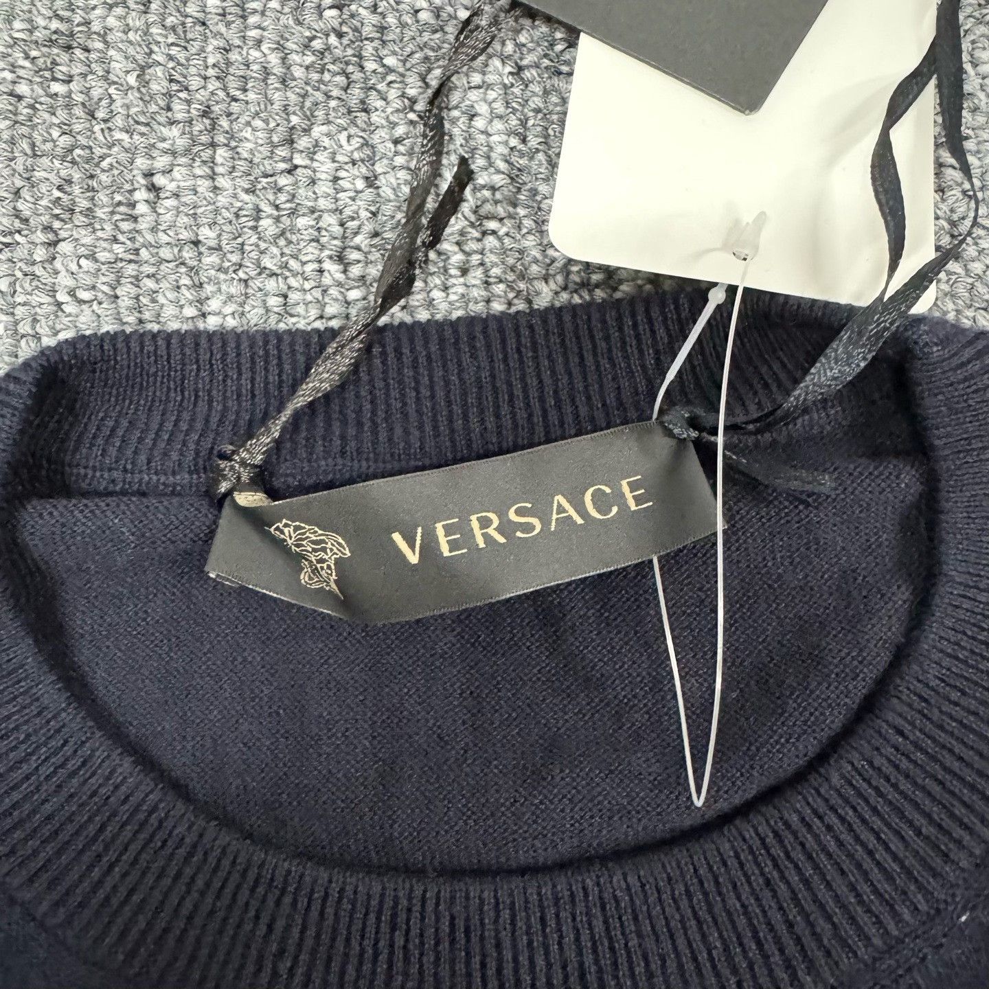 Versace Versace Logo Embroidered Crewneck Knit Sweater Size US S / EU 44-46 / 1 - 7 Thumbnail