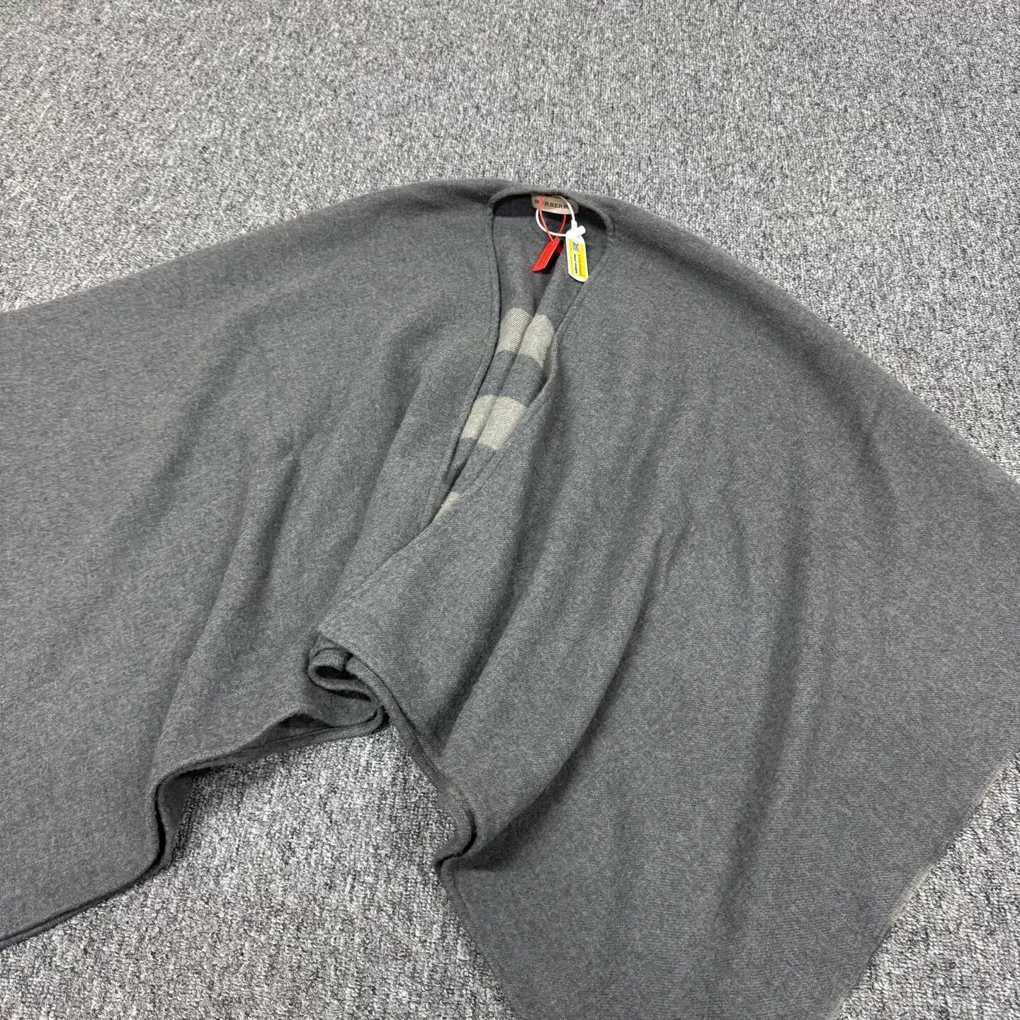 Burberry Burberry Merino Wool Cape Shawl 140x140cm Size ONE SIZE - 3 Thumbnail