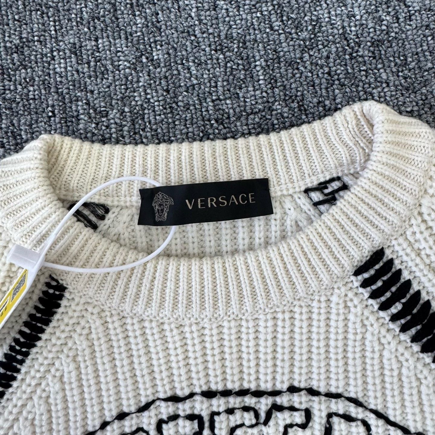 Versace Versace Medusa Print Chunky Knit Sweater Size US L / EU 52-54 / 3 - 6 Thumbnail