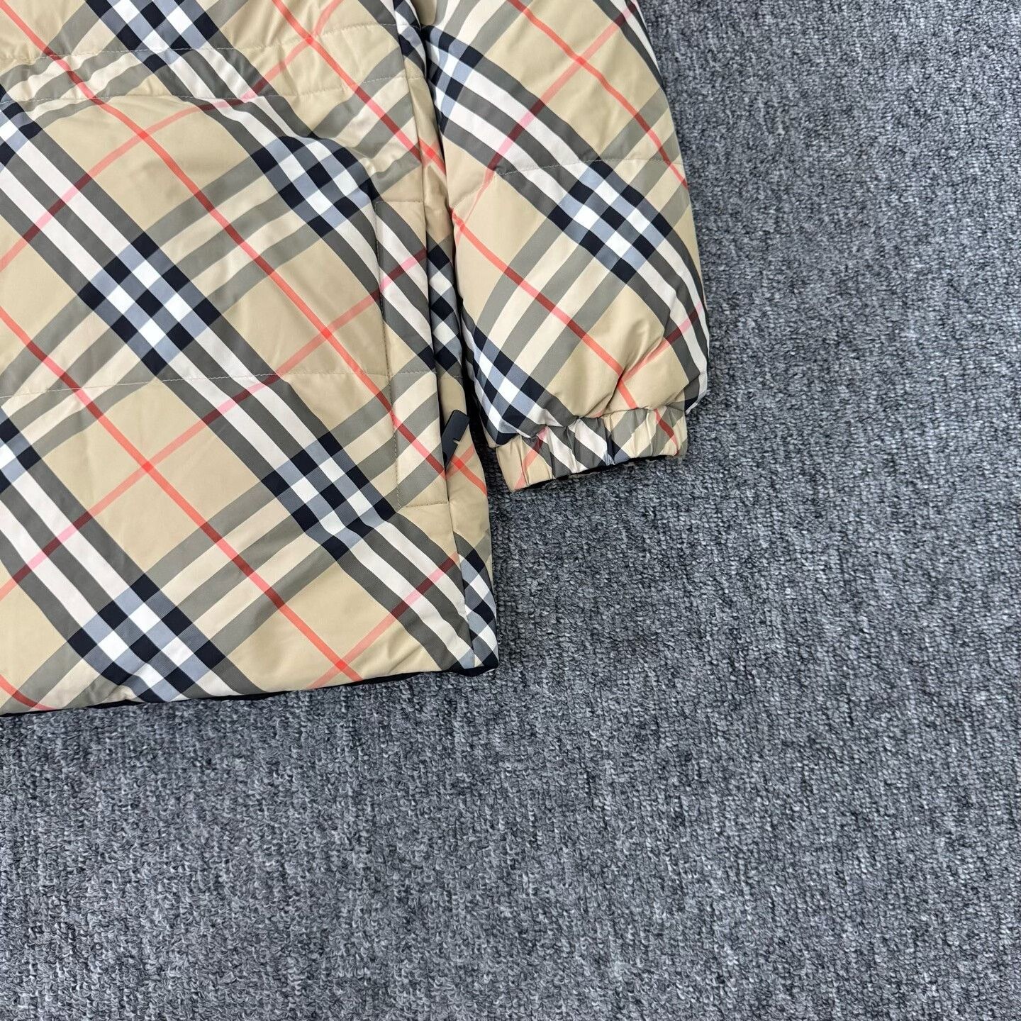 Burberry Burberry New Double-Sided Down Jacket S Size US S / EU 44-46 / 1 - 3 Thumbnail