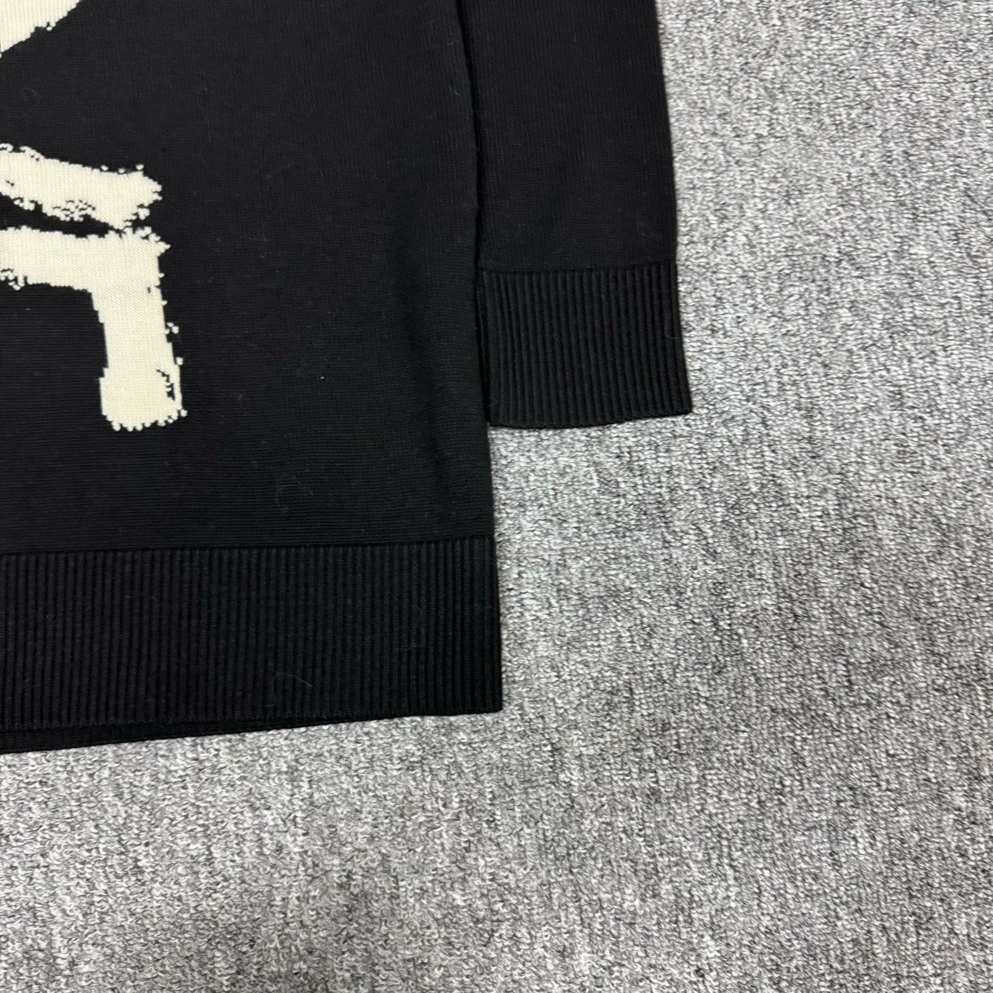Burberry Burberry Graffiti Logo Knit Sweater Size XS / US 0-2 / IT 36-38 - 3 Thumbnail