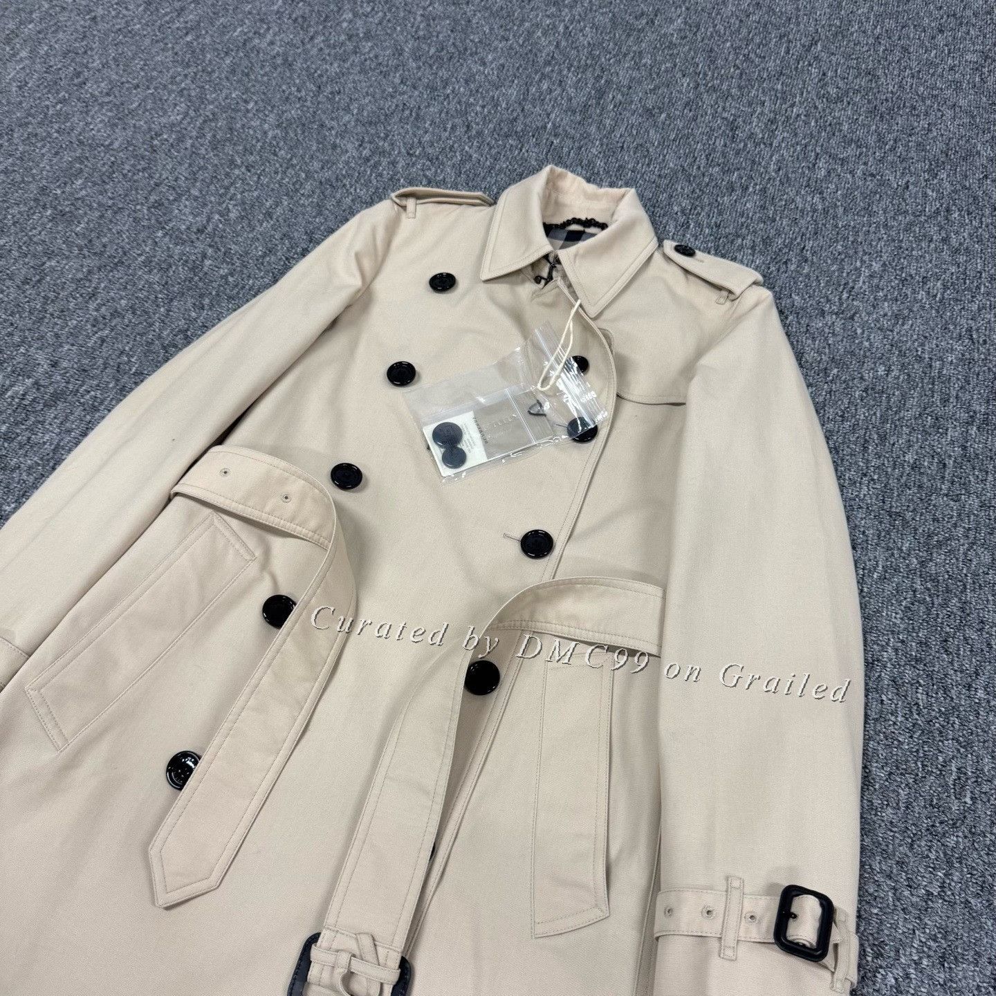 Burberry Burberry Beige Double-Breasted Belted Trench Coat Size XXS / US 00 / IT 34 - 4 Thumbnail