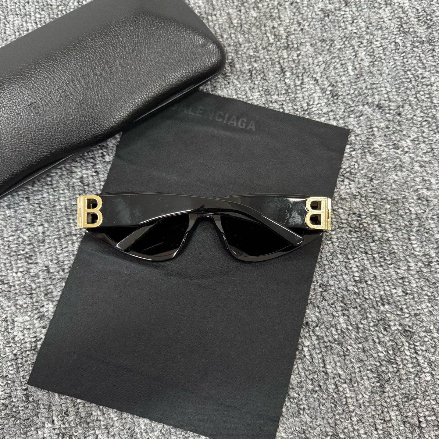 Balenciaga Balenciaga Gold Double B Cat-Eye Sunglasses Size ONE SIZE - 3 Thumbnail