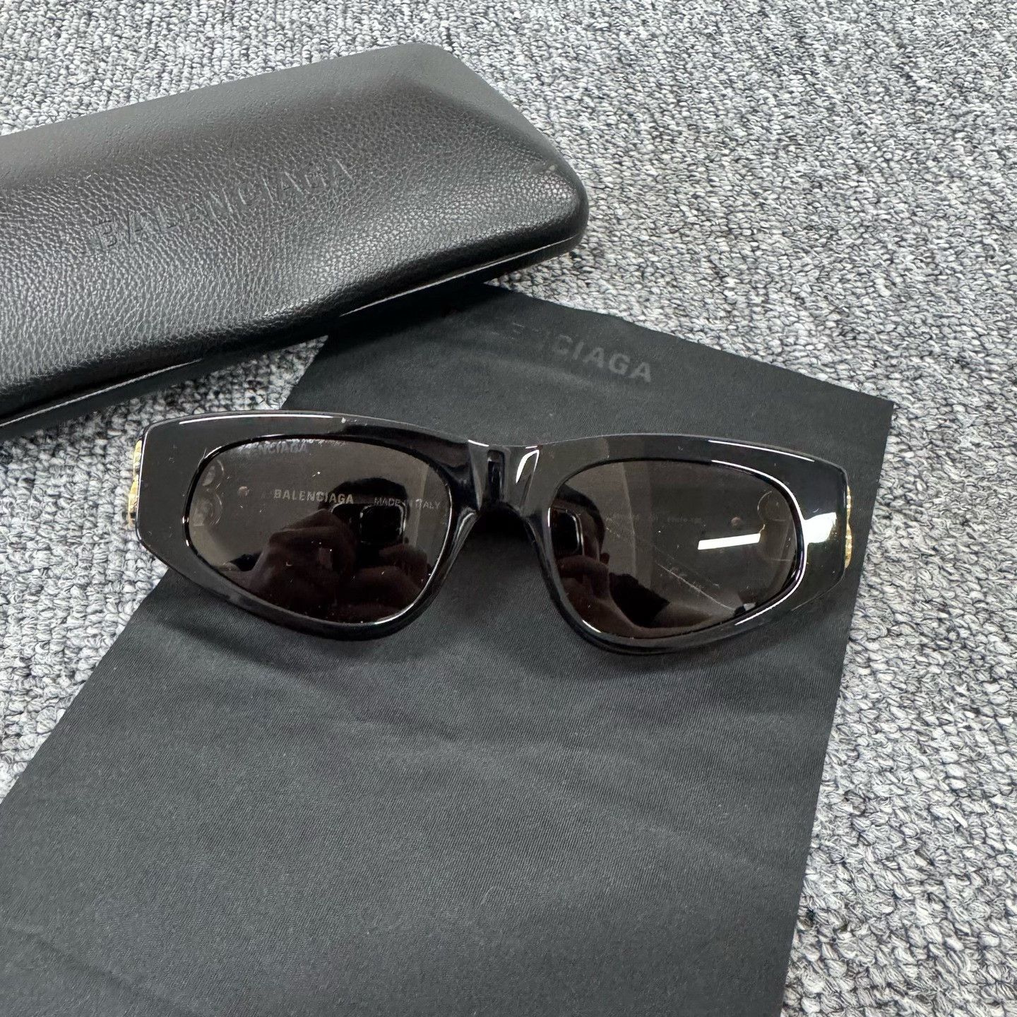 Balenciaga Balenciaga Gold Double B Cat-Eye Sunglasses Size ONE SIZE - 2 Thumbnail
