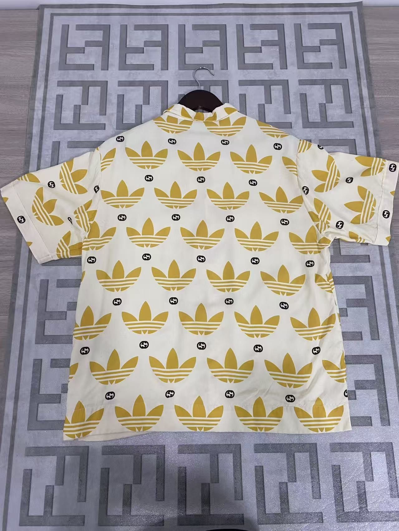 Gucci Gucci x Adidas Originals Trefoil Logo Shirt Size M Size US M / EU 48-50 / 2 - 2 Thumbnail