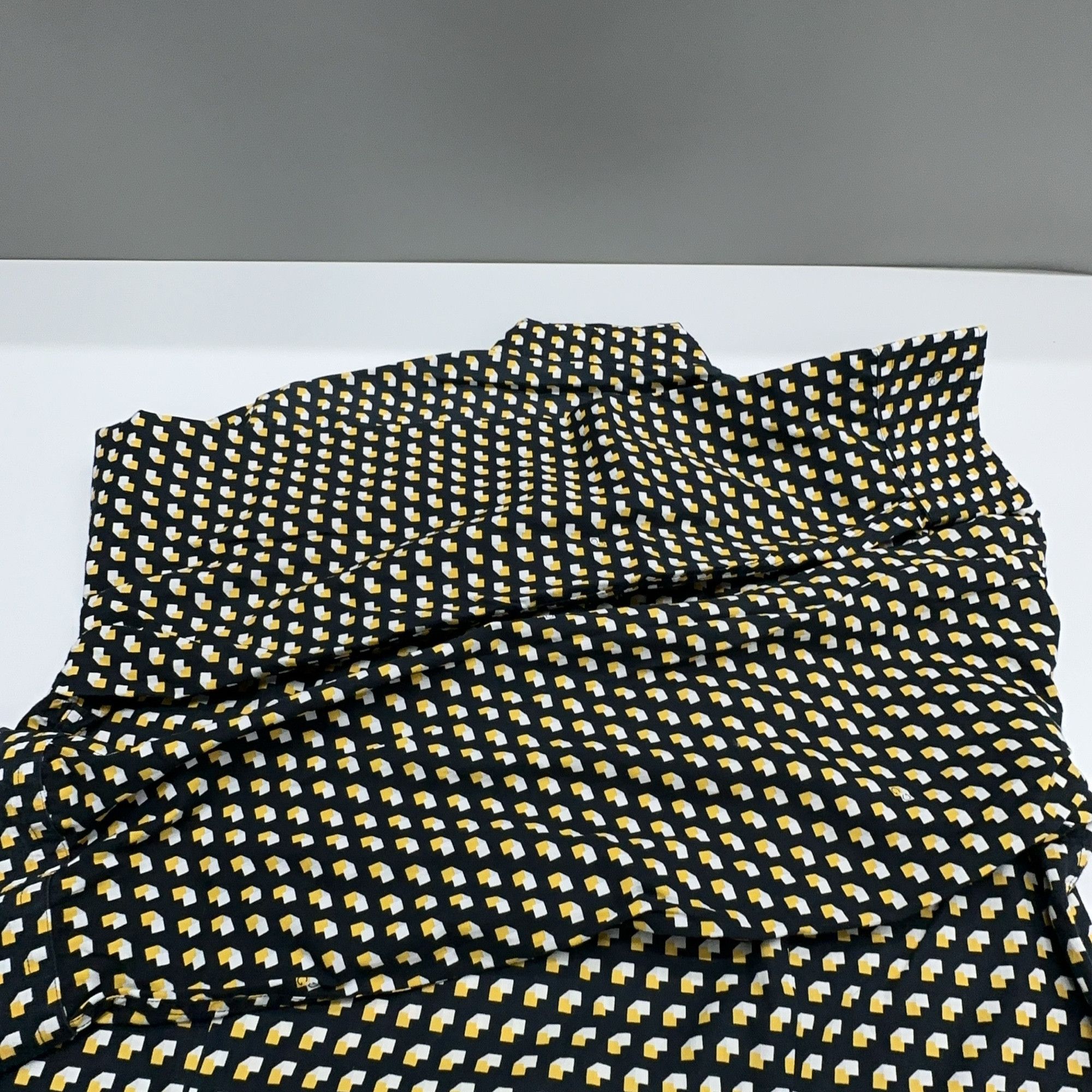 Gucci Gucci Geometric Print Shirt Size M Size US XXS / EU 40 - 13 Thumbnail