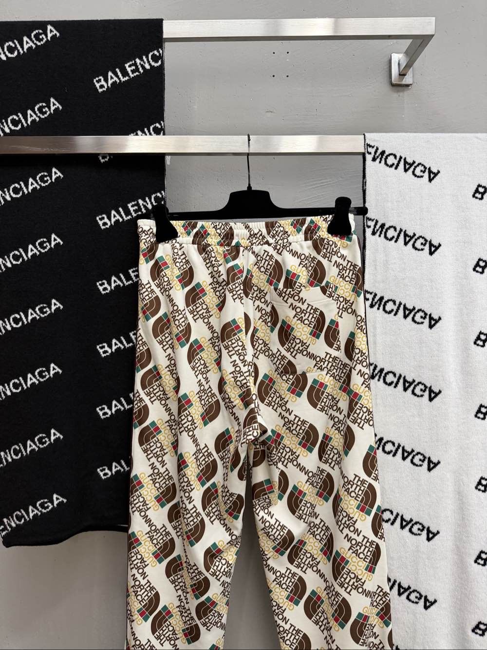 Gucci Gucci x The North Face Logo Print Sweatpants Size S Size US 30 / EU 46 - 6 Thumbnail