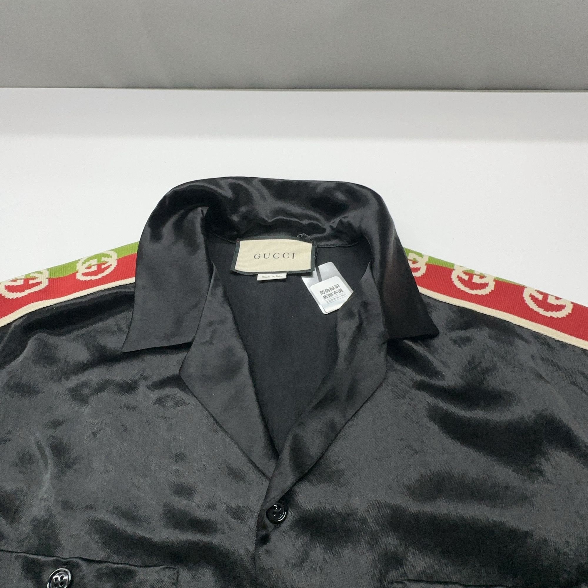 Gucci Gucci Logo Tape Short Sleeve Shirt Size 50 Size US M / EU 48-50 / 2 - 6 Thumbnail