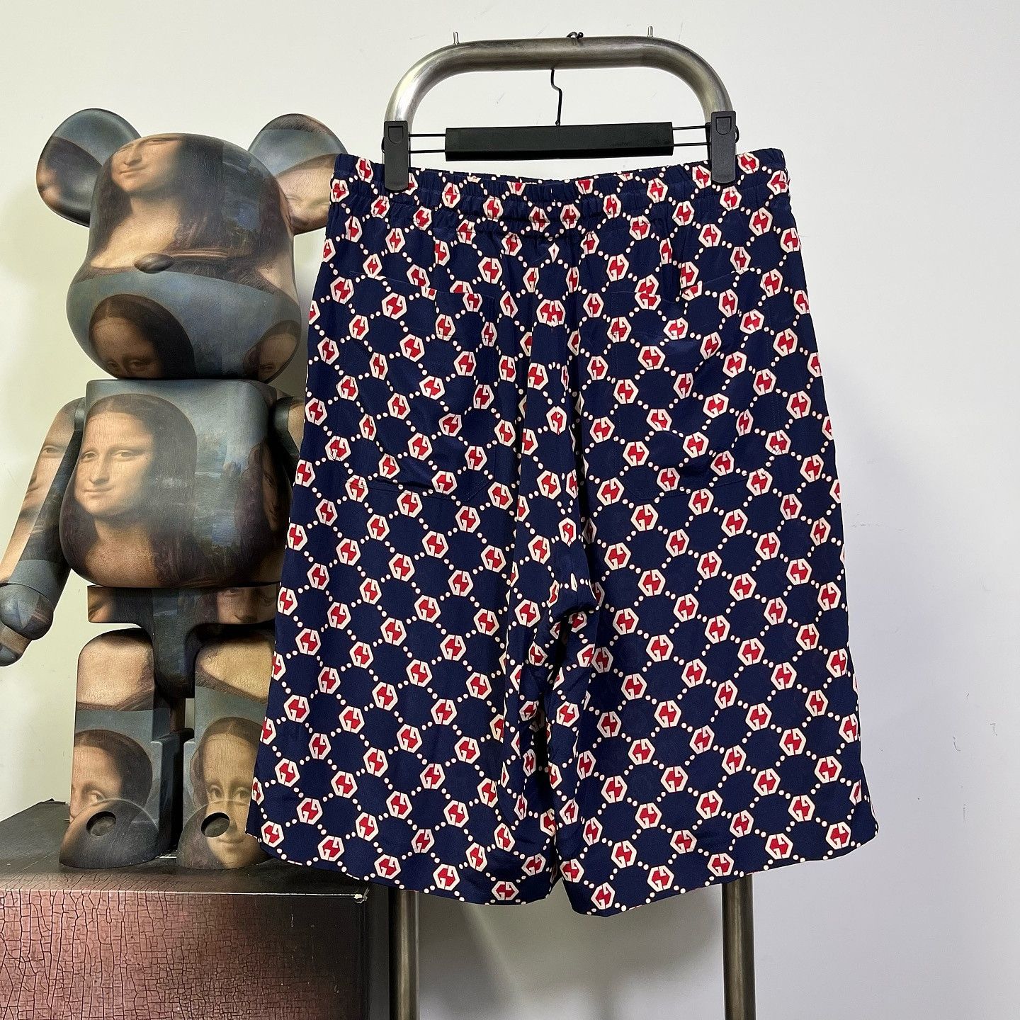 Gucci Gucci Logo Print Silk Shorts Size 30 Size US 30 / EU 46 - 2 Thumbnail