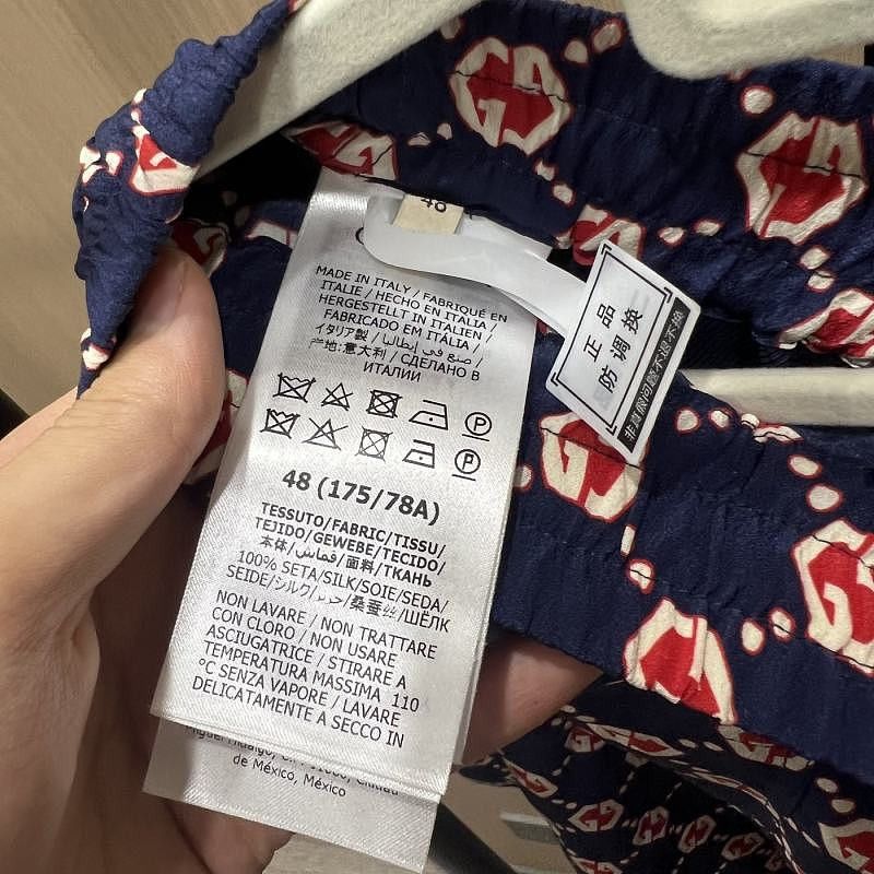 Gucci Gucci Logo Print Silk Shorts Size 32 Size US 32 / EU 48 - 4 Thumbnail
