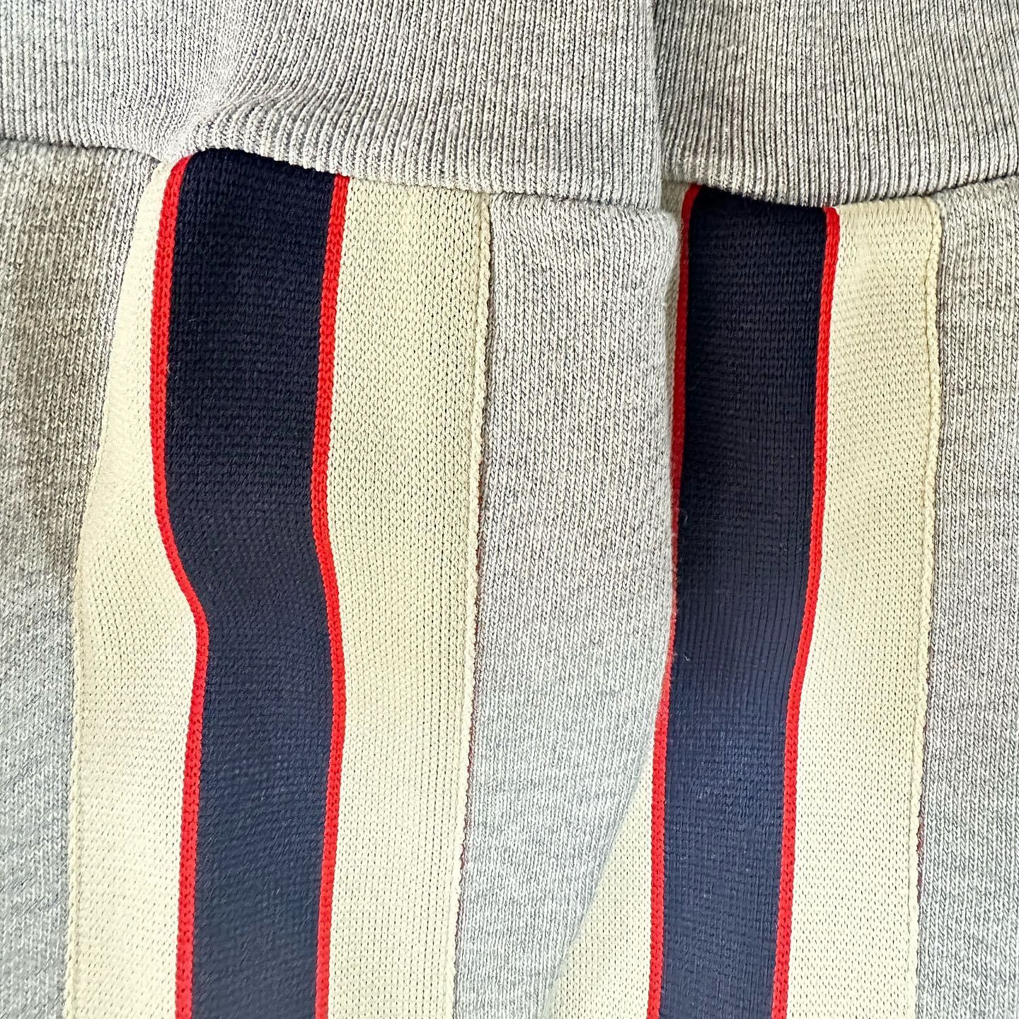 Gucci Gucci Side Stripe Logo Sweatshirt Gray Size L Size US L / EU 52-54 / 3 - 12 Thumbnail
