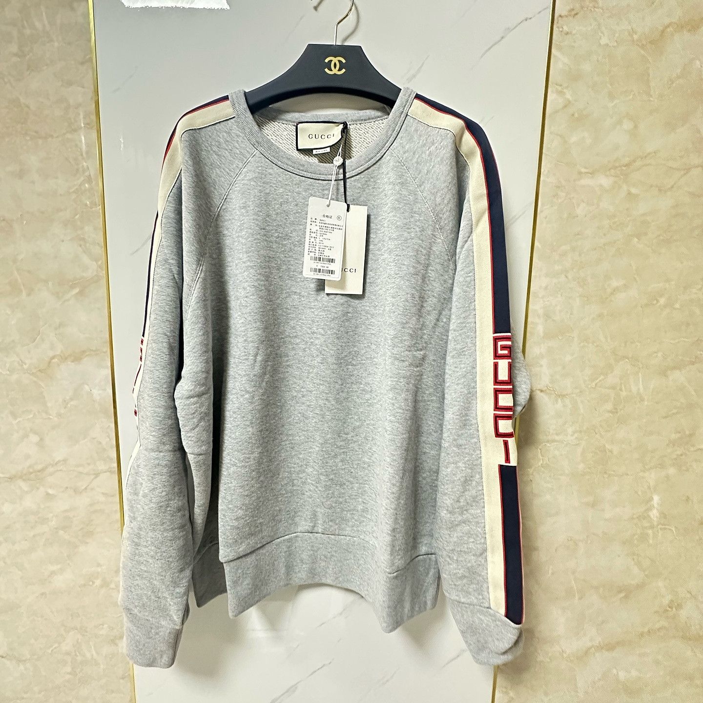 Gucci Gucci Side Stripe Logo Sweatshirt Gray Size L Size US L / EU 52-54 / 3 - 7 Thumbnail