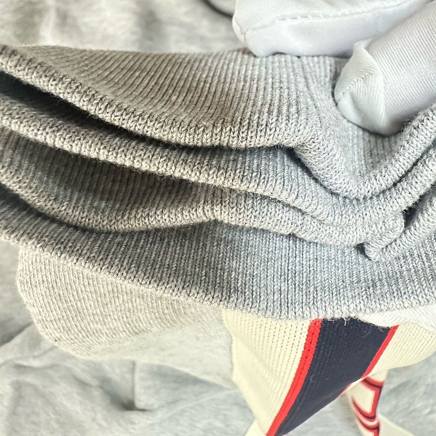Gucci Gucci Side Stripe Logo Sweatshirt Gray Size L Size US L / EU 52-54 / 3 - 11 Thumbnail