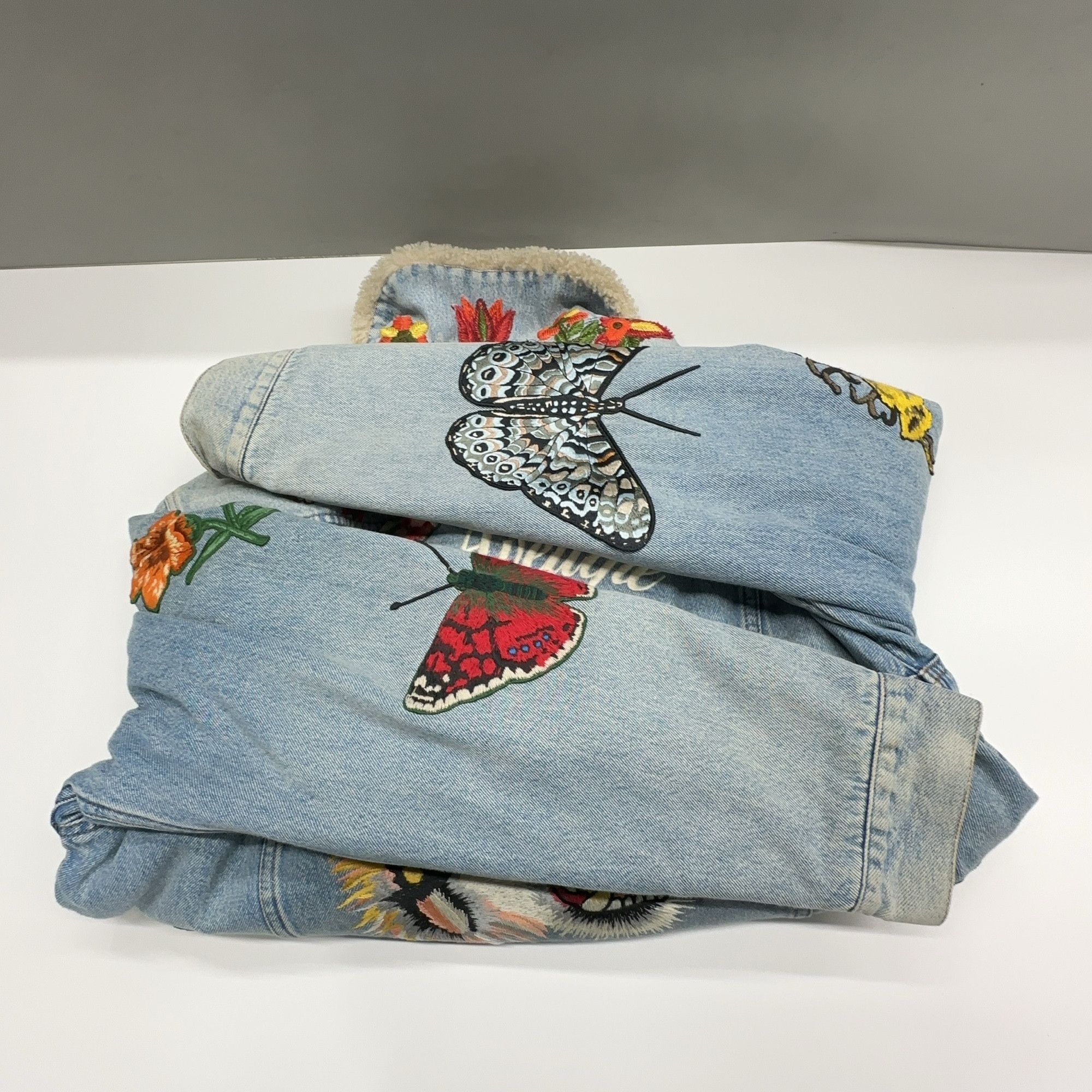 Gucci Gucci Embroidered Shearling Denim Jacket Size 44 Size US S / EU 44-46 / 1 - 15 Thumbnail