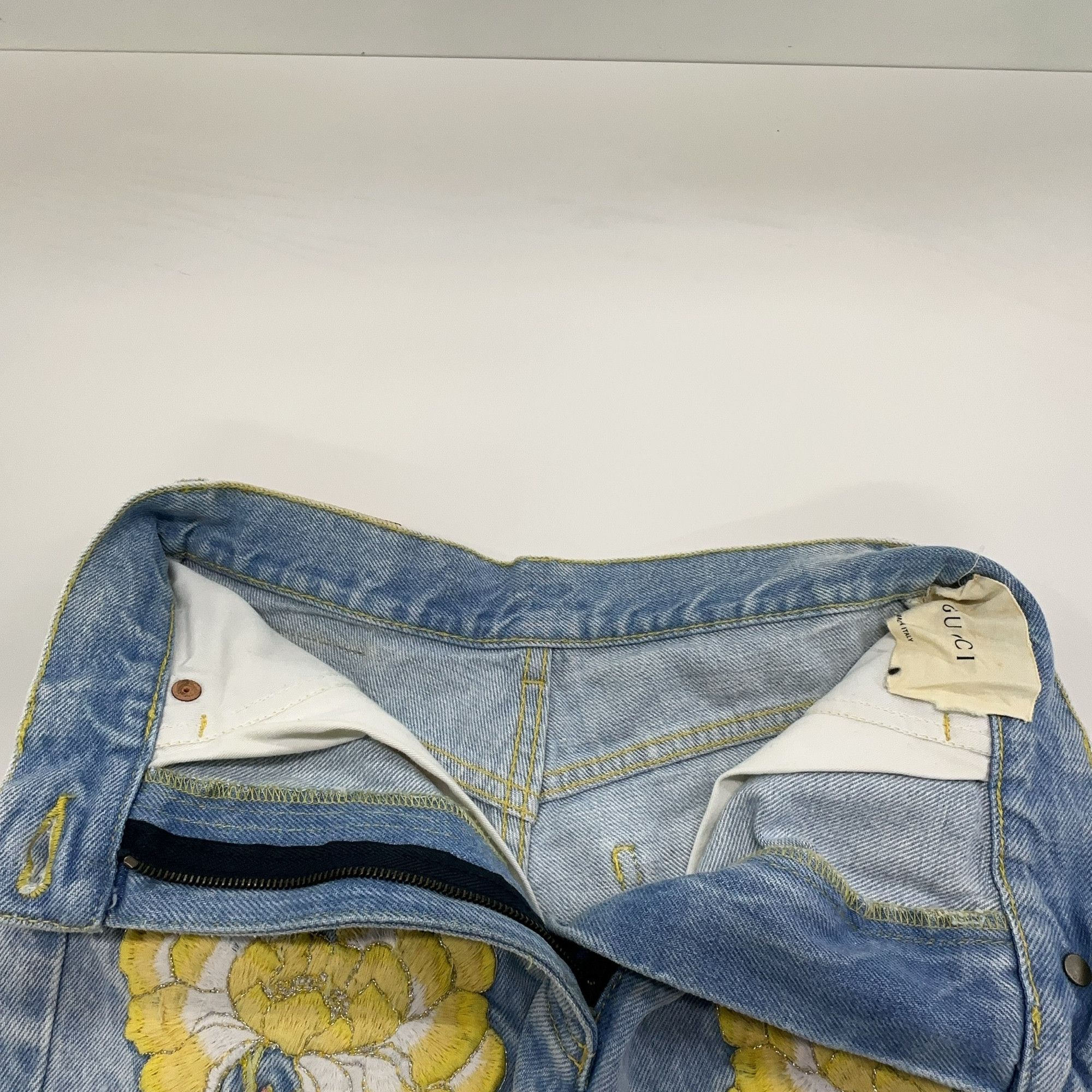 Gucci Gucci Floral Embroidered Denim Shorts Size 24 Size 24" / US 00 / IT 34 - 7 Thumbnail