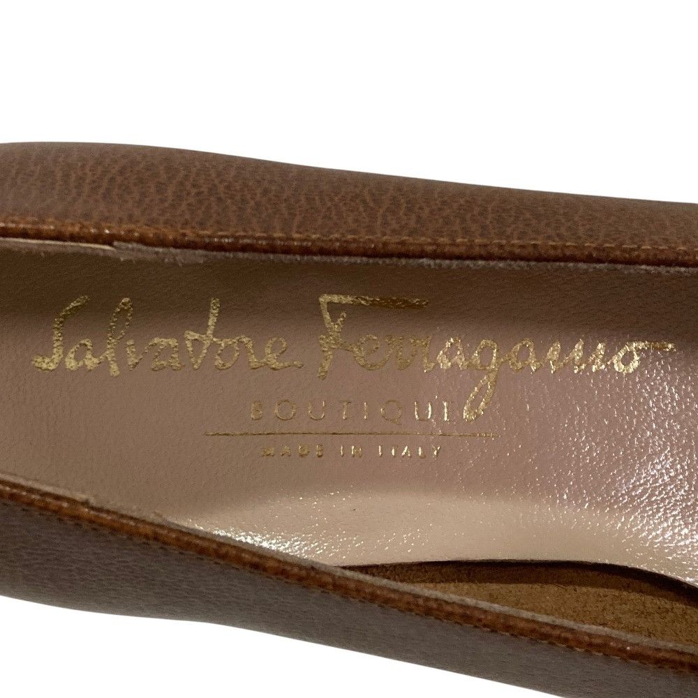 Salvatore Ferragamo Salvatore Ferragamo Salvatore Ferragamo Vara Leather Pumps Leather Shoes DUTY FREE for USA Size ONE SIZE - 8 Thumbnail