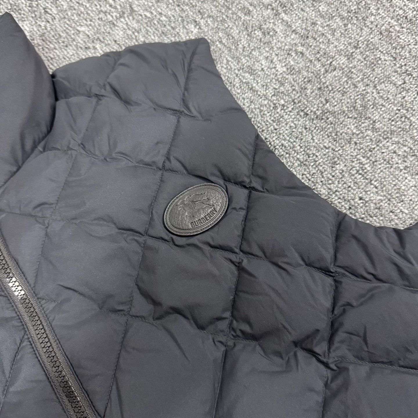 Burberry Burberry Black Quilted Down Vest M Size US M / EU 48-50 / 2 - 4 Thumbnail
