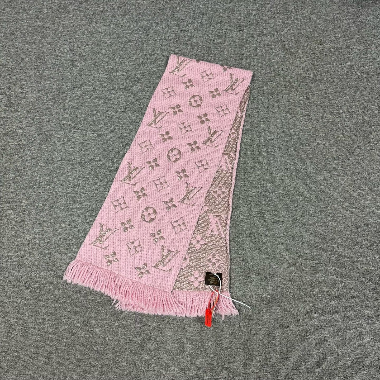 Louis Vuitton Louis Vuitton Pink Silver Monogram Wool Scarf Size ONE SIZE - 2 Thumbnail