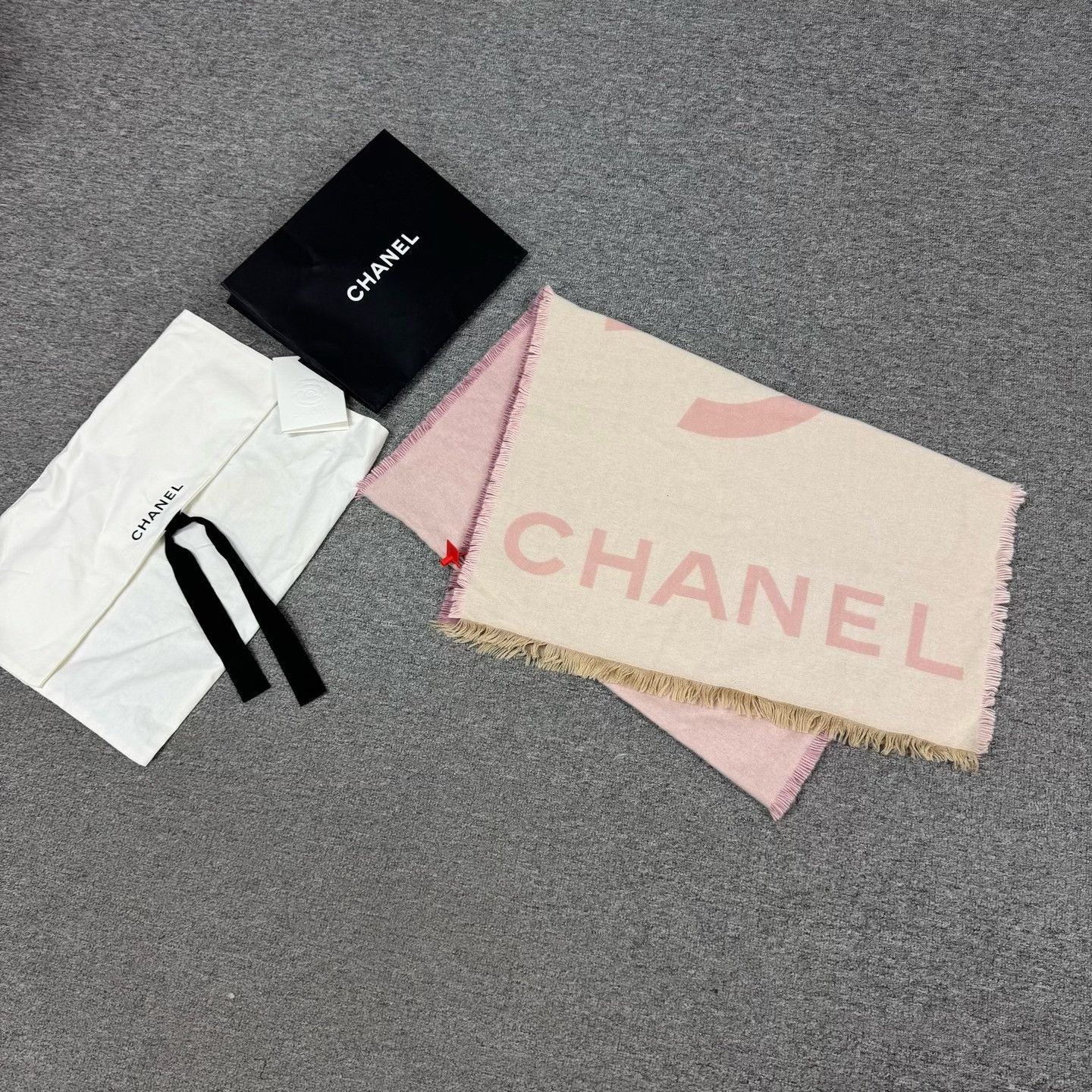 Chanel Chanel 23S Gradient CC Cashmere Shawl Size ONE SIZE - 2 Thumbnail