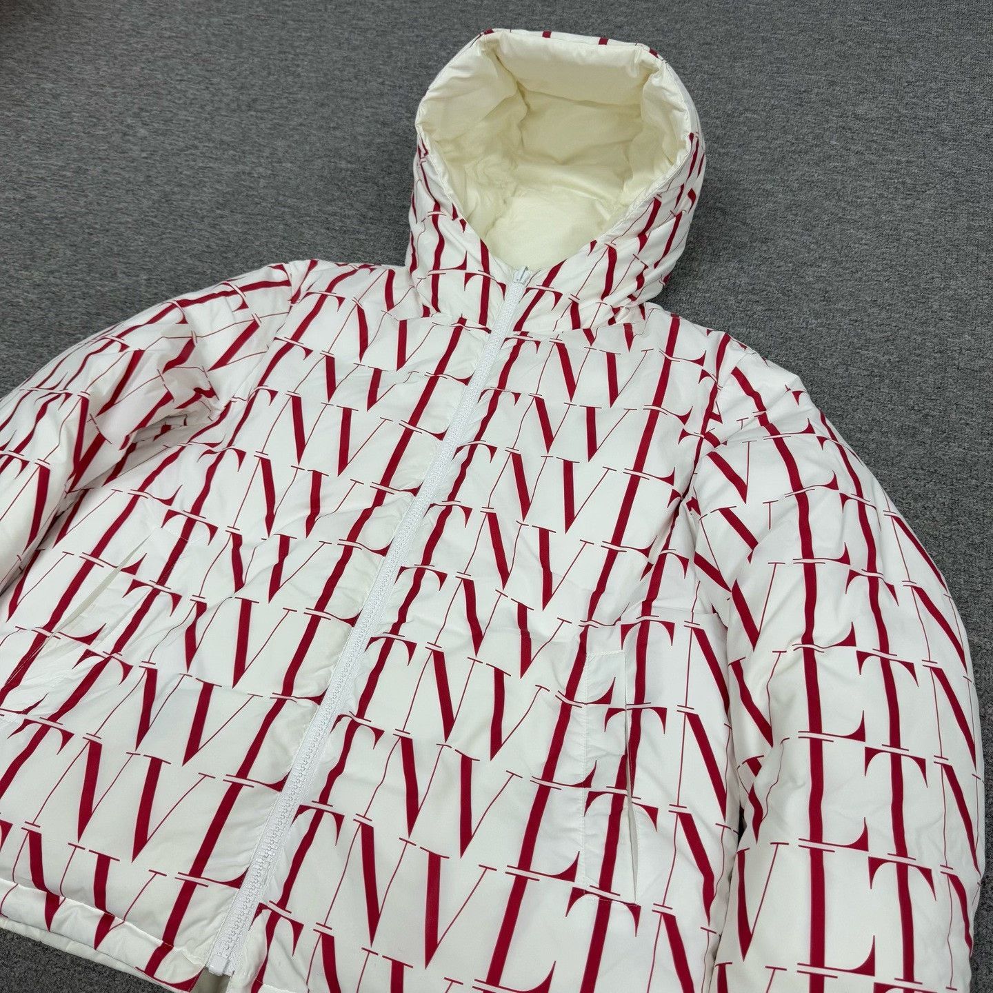 Valentino Valentino Red Letter Print Reversible Hooded Down Jacket Size US L / EU 52-54 / 3 - 4 Thumbnail