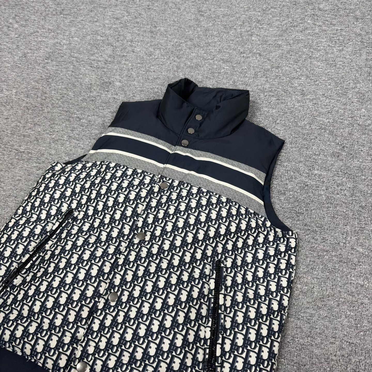 Dior Dior Limited Oblique Double-Sided Down Vest Size US S / EU 44-46 / 1 - 3 Thumbnail