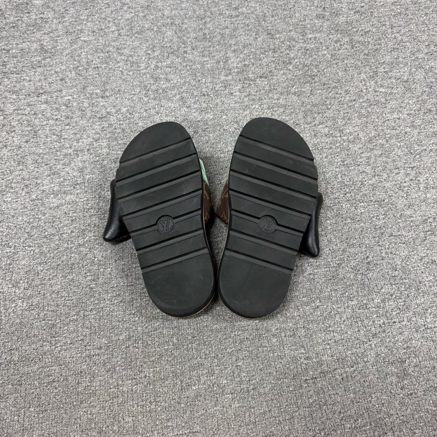 Louis Vuitton Louis Vuitton Yayoi Kusama Monogram Slippers Size US 6 / IT 36 - 5 Thumbnail