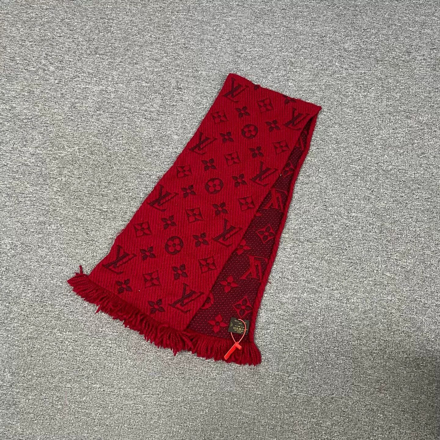 Louis Vuitton Louis Vuitton Red Monogram Scarf Size ONE SIZE - 2 Thumbnail