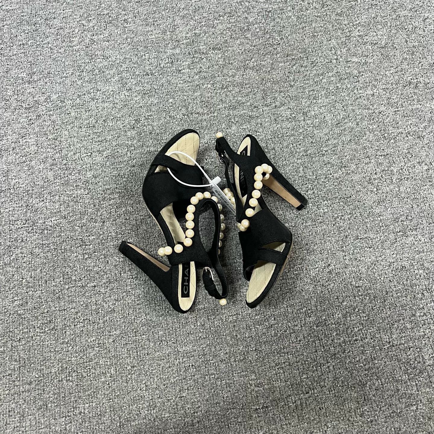 Chanel Chanel Pearl High Heels Size 37.5 Size US 6.5 / IT 36.5 - 5 Thumbnail