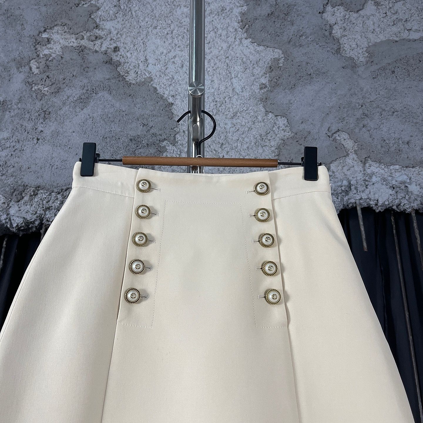 Gucci Gucci Gold Button Mini Skirt Size 38 Size 26" / US 2 / IT 38 - 5 Thumbnail