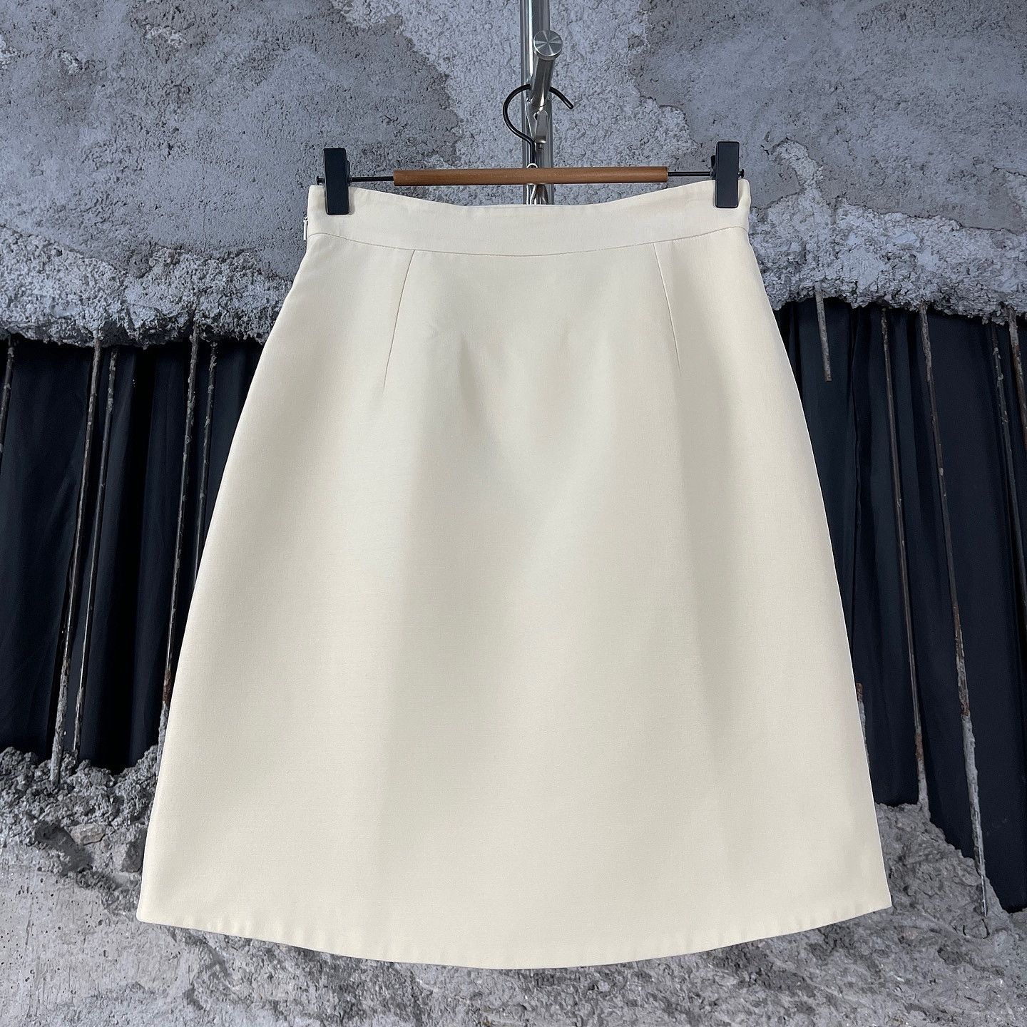 Gucci Gucci Gold Button Mini Skirt Size 38 Size 26" / US 2 / IT 38 - 2 Thumbnail