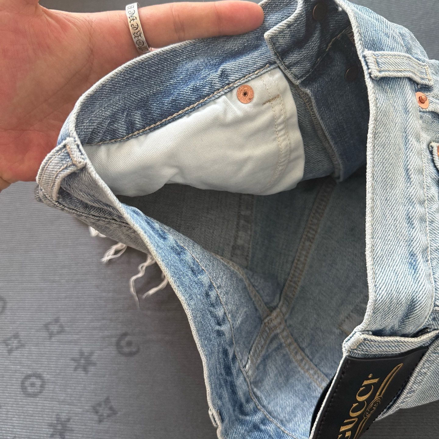 Gucci Gucci Distressed Cat Embroidery Denim Shorts Size 28 Size 28" / US 6 / IT 42 - 5 Thumbnail