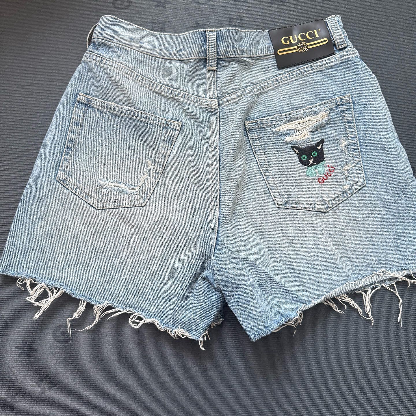 Gucci Gucci Distressed Cat Embroidery Denim Shorts Size 28 Size 28" / US 6 / IT 42 - 2 Thumbnail