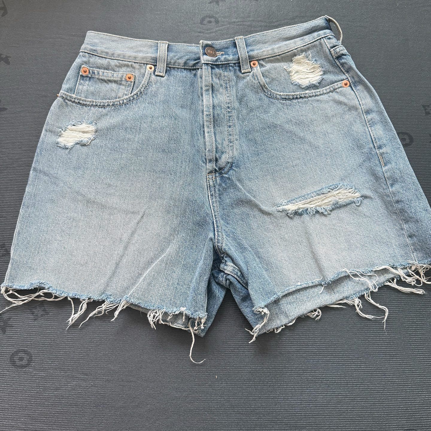 Gucci Gucci Distressed Cat Embroidery Denim Shorts Size 28 Size 28" / US 6 / IT 42 - 7 Thumbnail