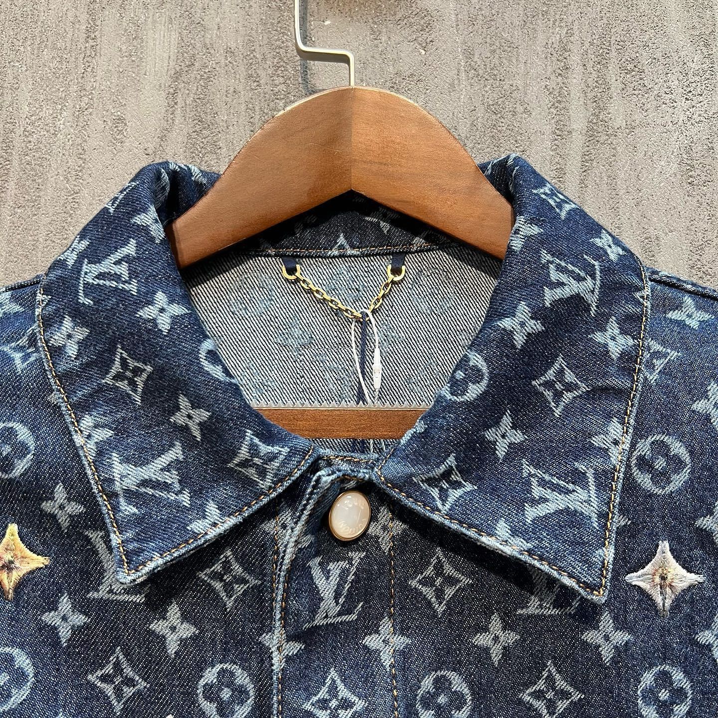 Louis Vuitton Louis Vuitton Monogram Embroidered Denim Jacket Size 52 Size US L / EU 52-54 / 3 - 9 Thumbnail