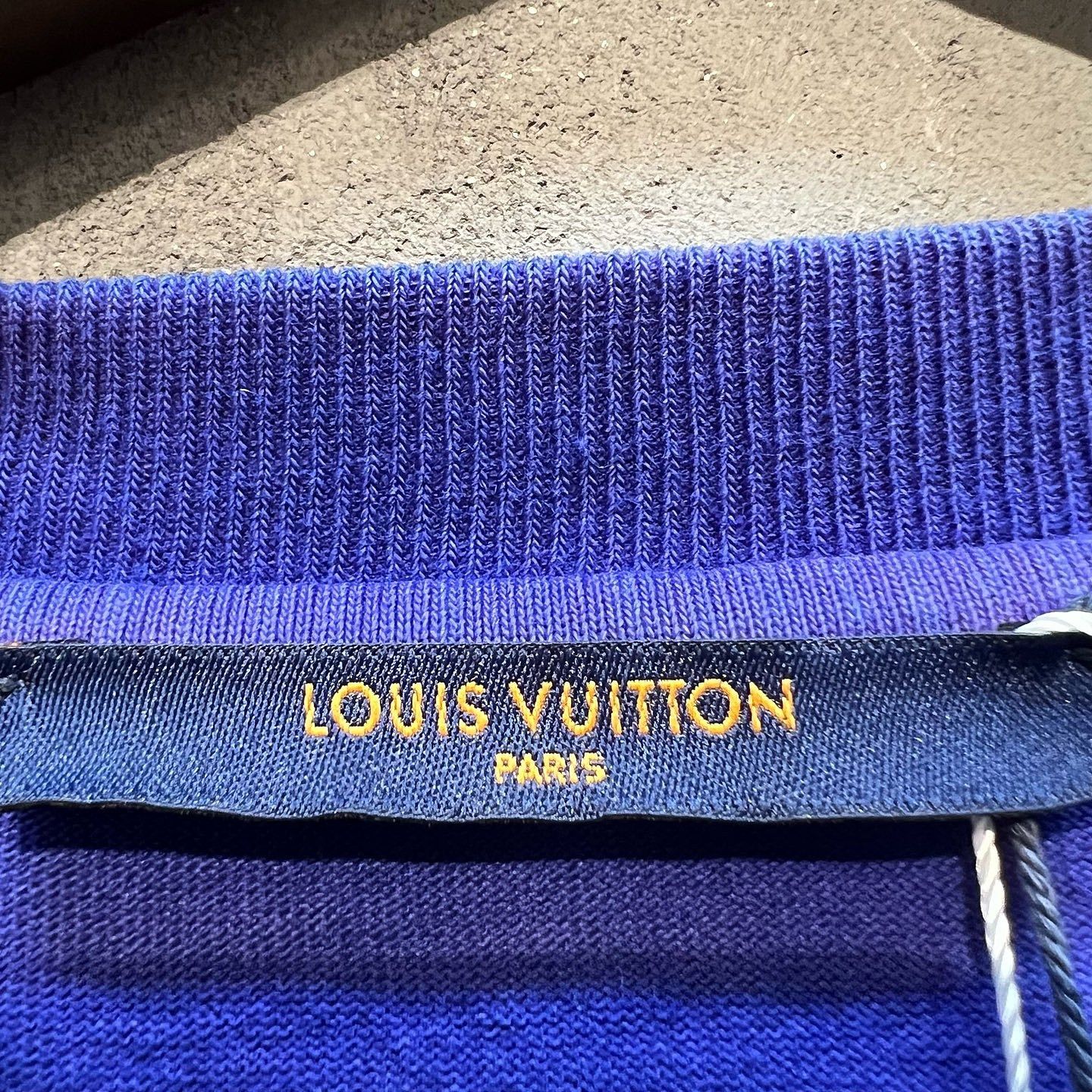 Louis Vuitton Louis Vuitton Blue Staple Edition T-Shirt Size L Size US L / EU 52-54 / 3 - 3 Thumbnail