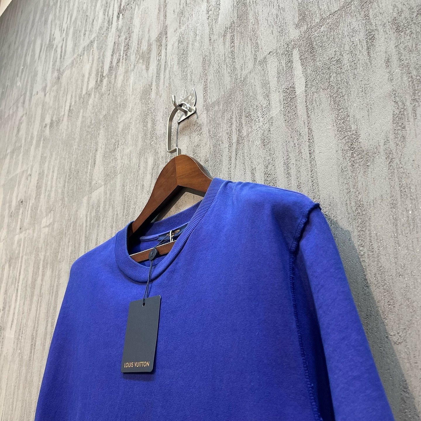 Louis Vuitton Louis Vuitton Blue Staple Edition T-Shirt Size L Size US L / EU 52-54 / 3 - 7 Thumbnail