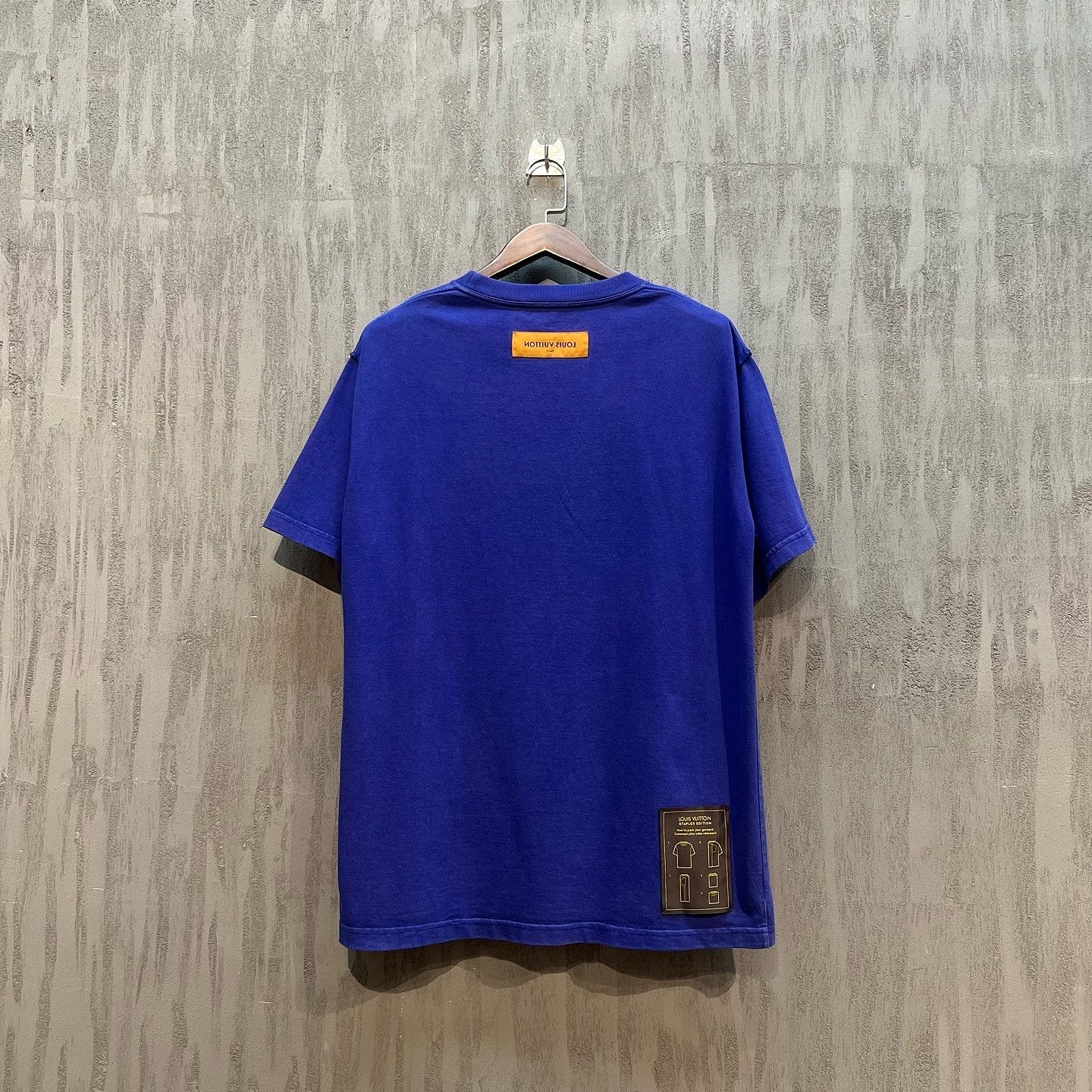 Louis Vuitton Louis Vuitton Blue Staple Edition T-Shirt Size L Size US L / EU 52-54 / 3 - 2 Thumbnail