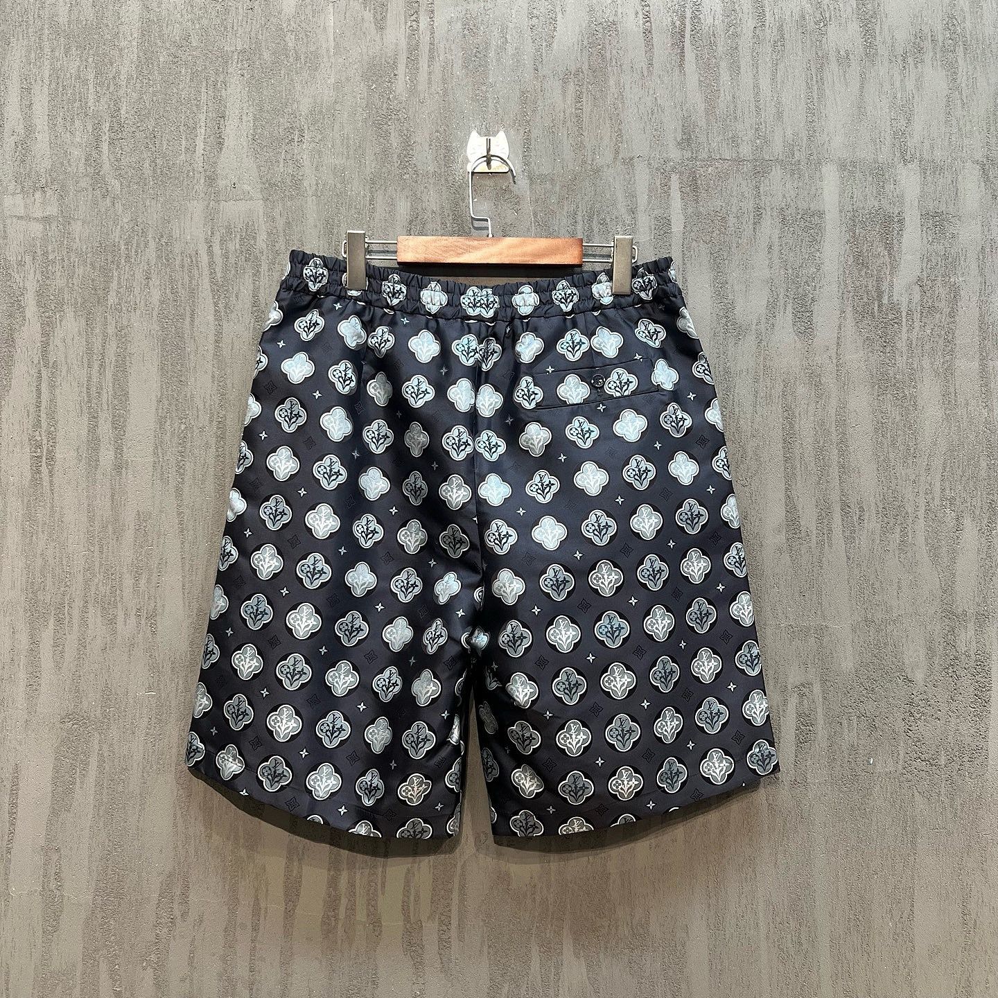 Louis Vuitton Louis Vuitton Monogram Flower Shorts Size 26 Size US 26 / EU 42 - 2 Thumbnail